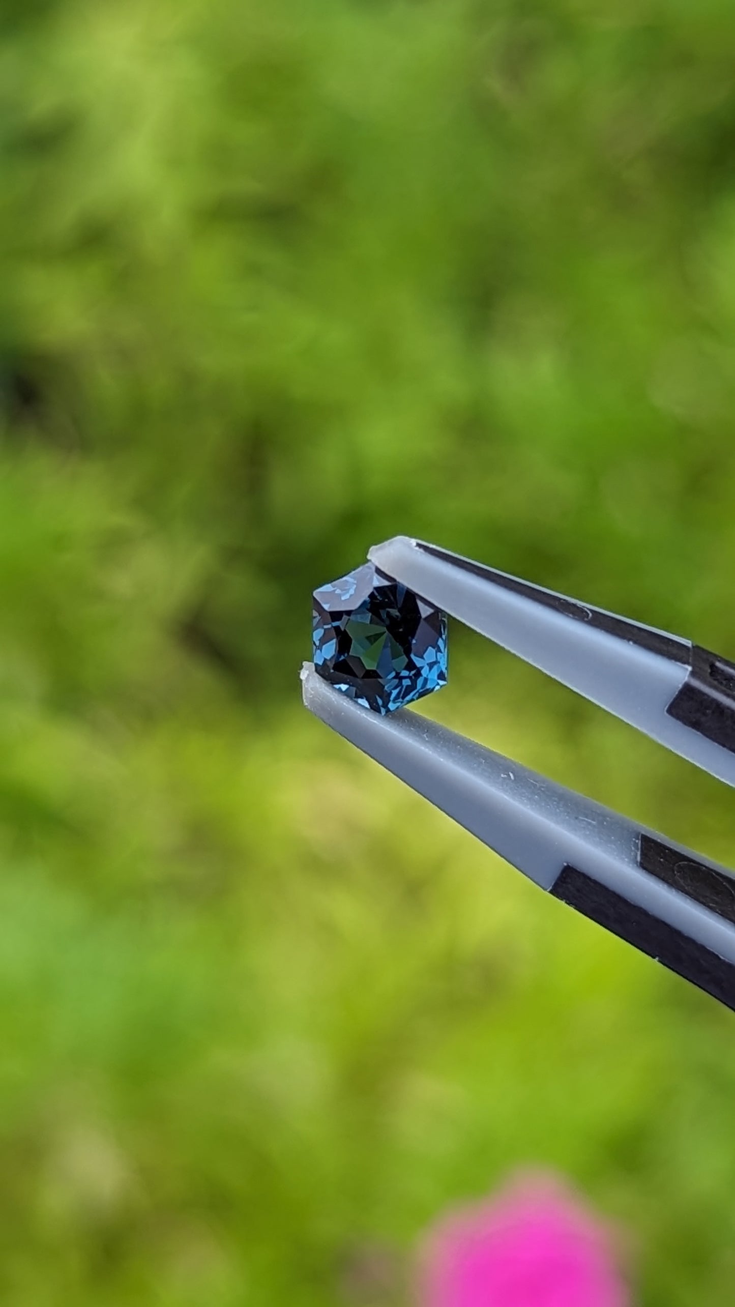 【ヘキサゴンカット②】天然ブルースピネル 約0.590ct