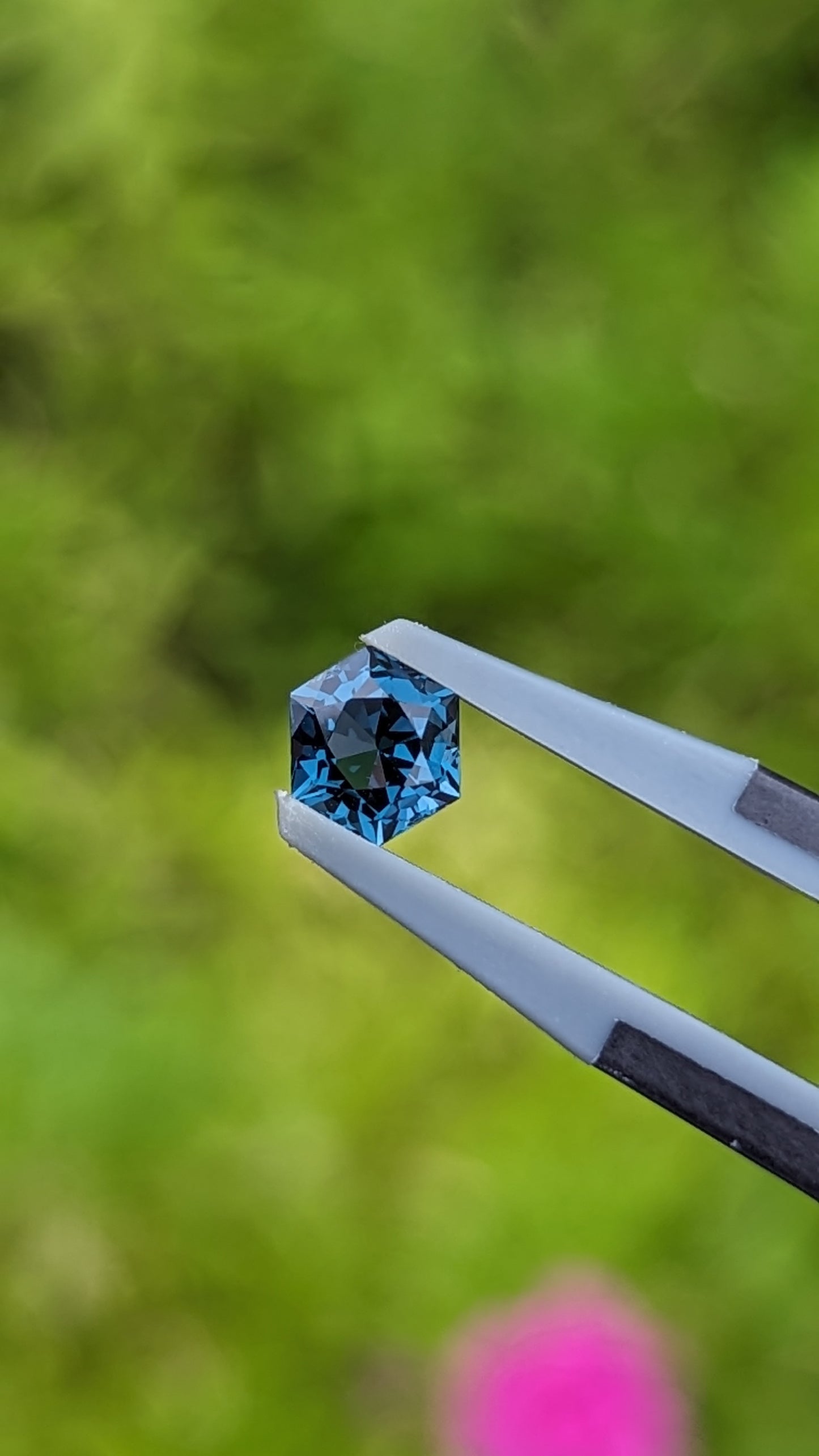 【ヘキサゴンカット②】天然ブルースピネル 約0.590ct