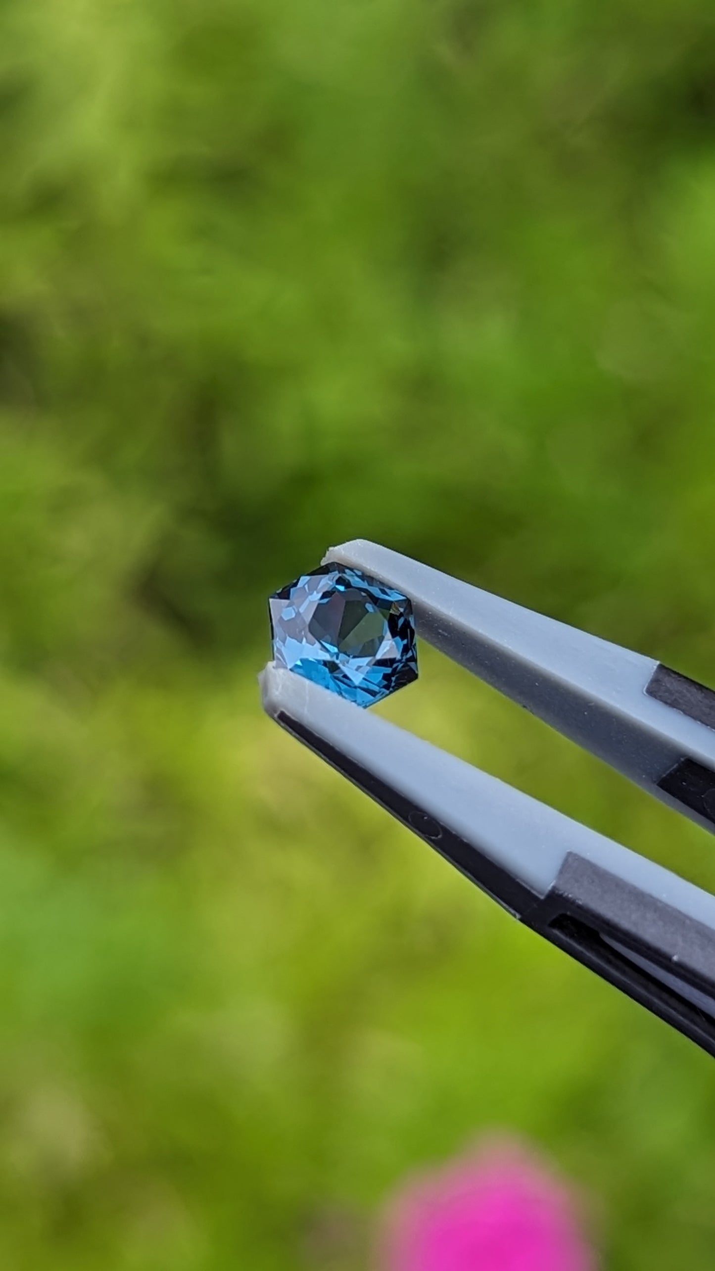 【ヘキサゴンカット②】天然ブルースピネル 約0.590ct