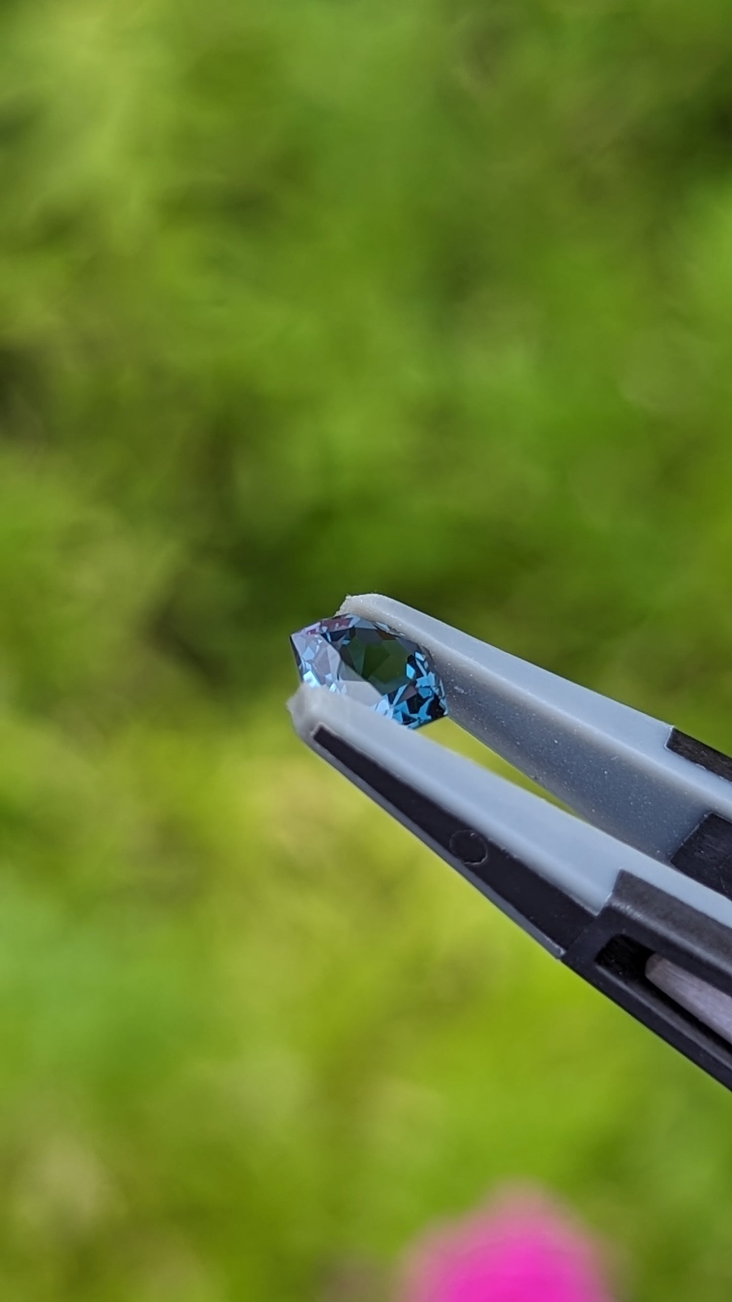 【ヘキサゴンカット②】天然ブルースピネル 約0.590ct