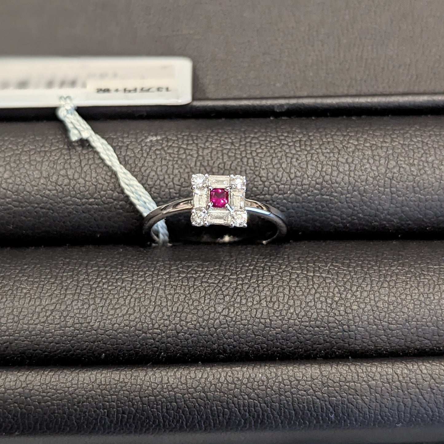 スクエアリング・ミニ PT・ルビー0.09ct x ダイヤモンド0.32ct