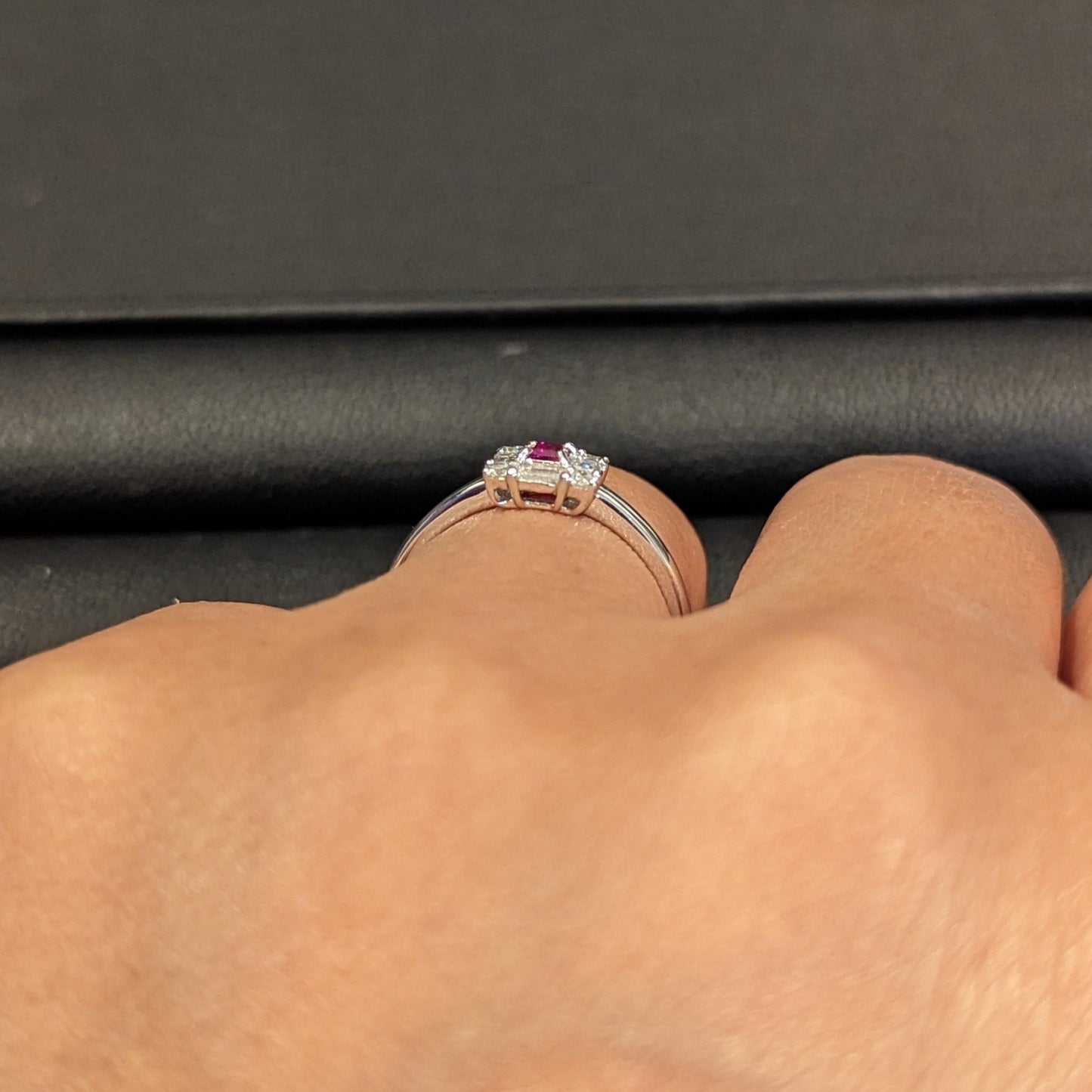 スクエアリング・ミニ PT・ルビー0.09ct x ダイヤモンド0.32ct