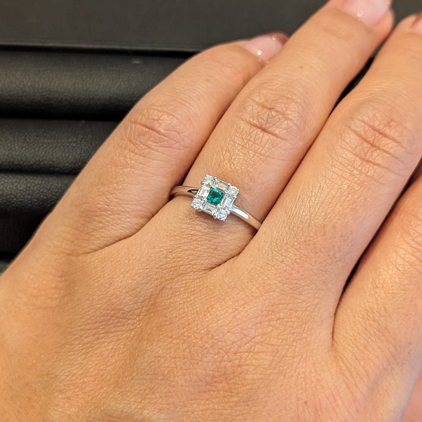 スクエアリングミニ PT・エメラルド0.07ct x ダイヤモンド0.32ct