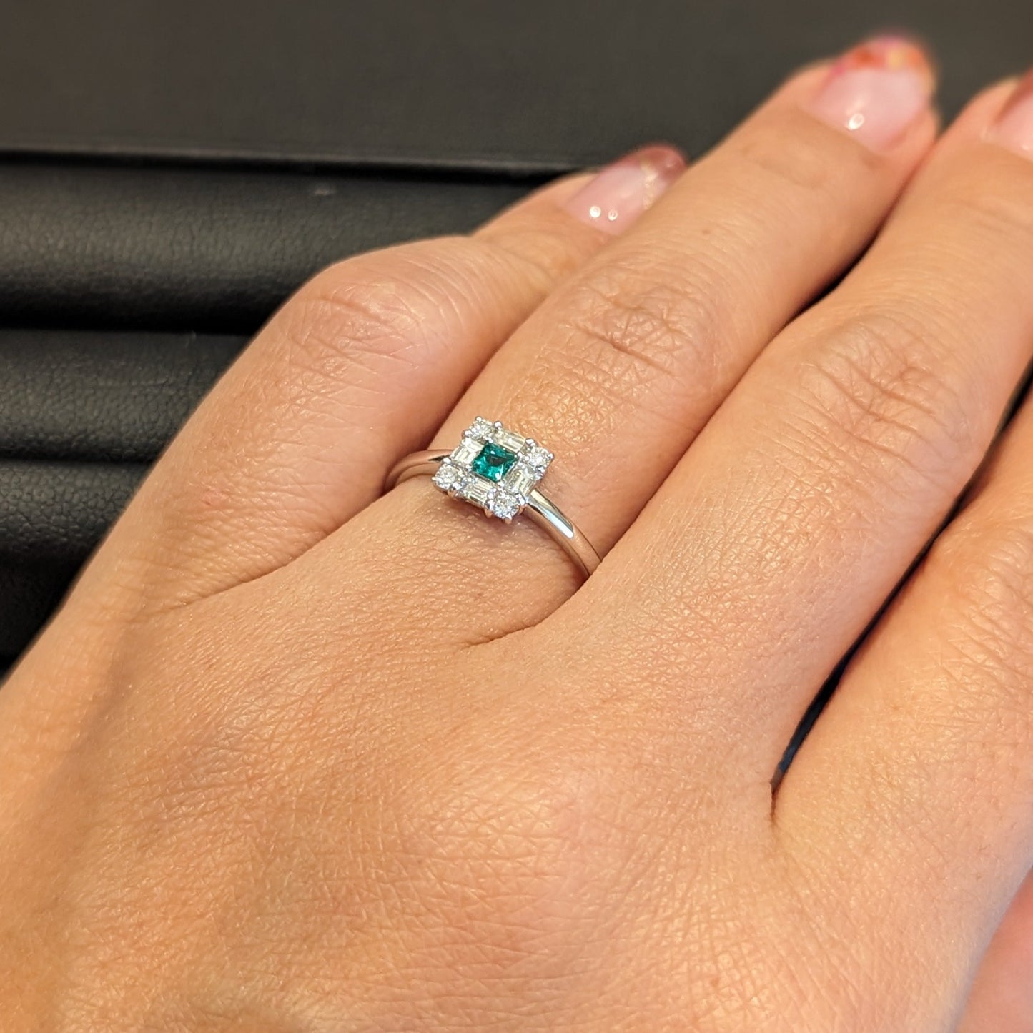 スクエアリングミニ PT・エメラルド0.07ct x ダイヤモンド0.32ct