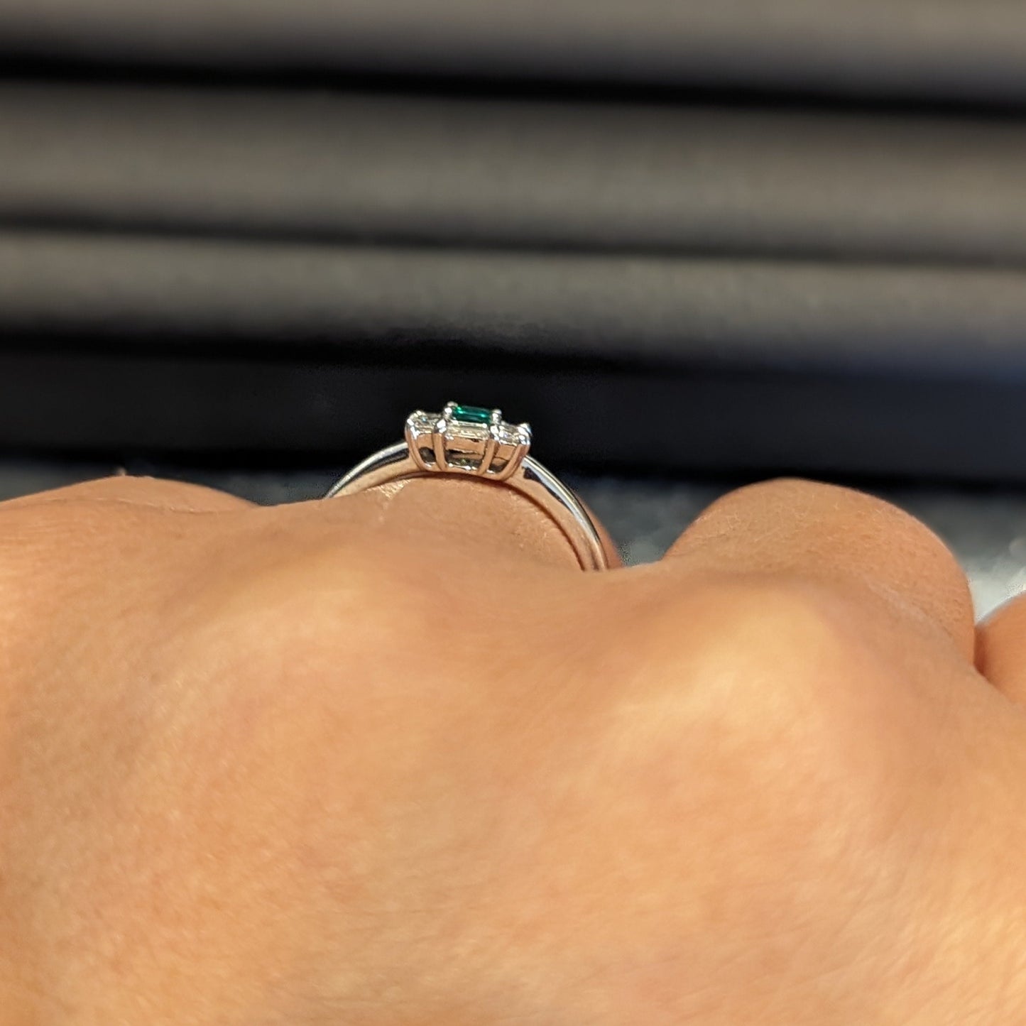 スクエアリングミニ PT・エメラルド0.07ct x ダイヤモンド0.32ct