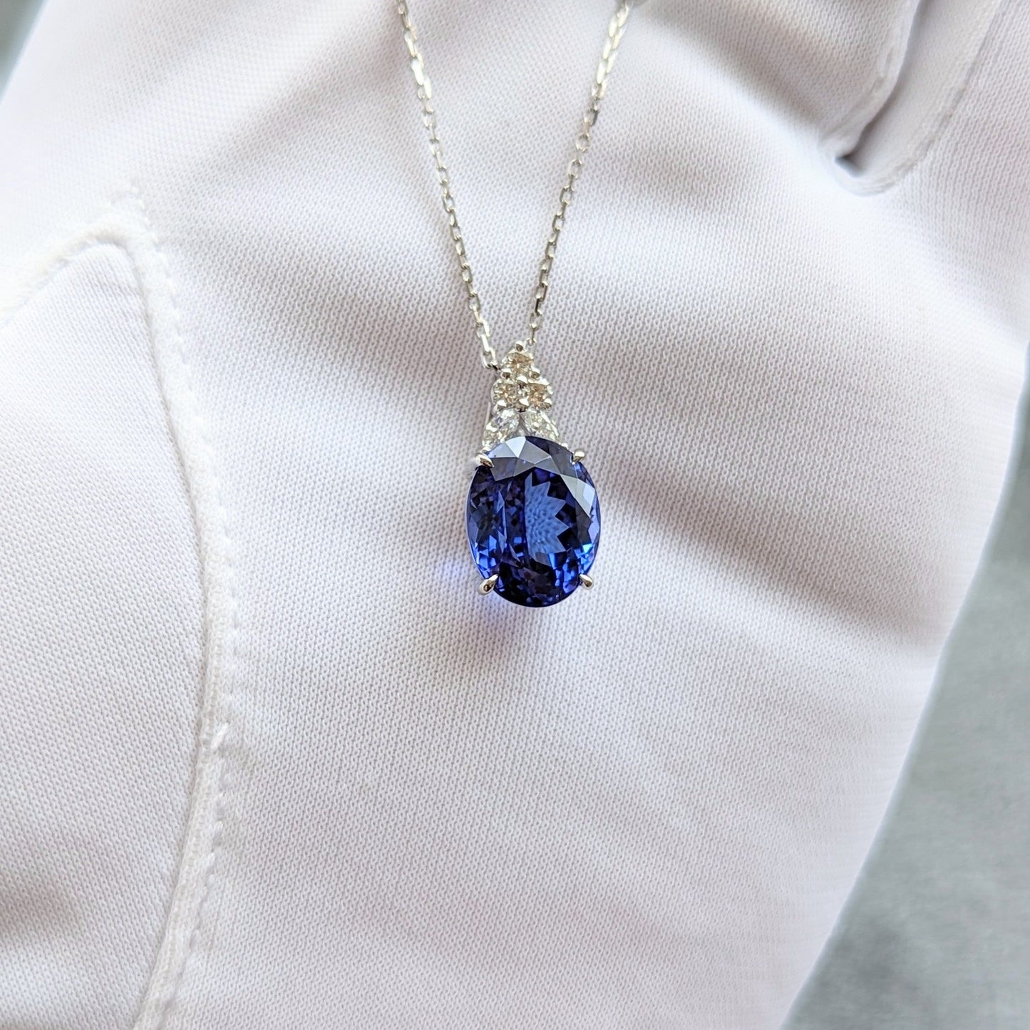 5ct up ラウンドシェイプタンザナイト・お花ネックレス・PT