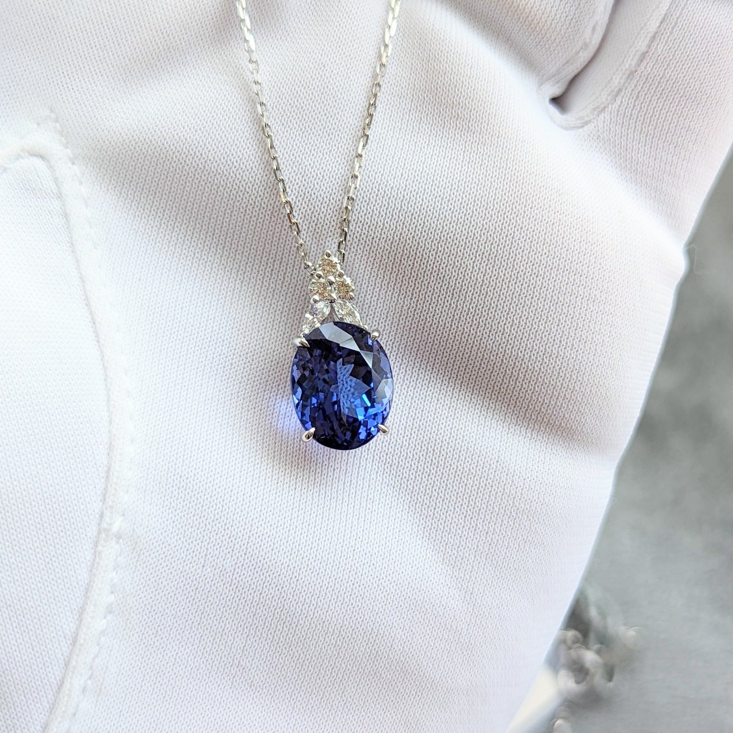 5ct up ラウンドシェイプタンザナイト・お花ネックレス・PT