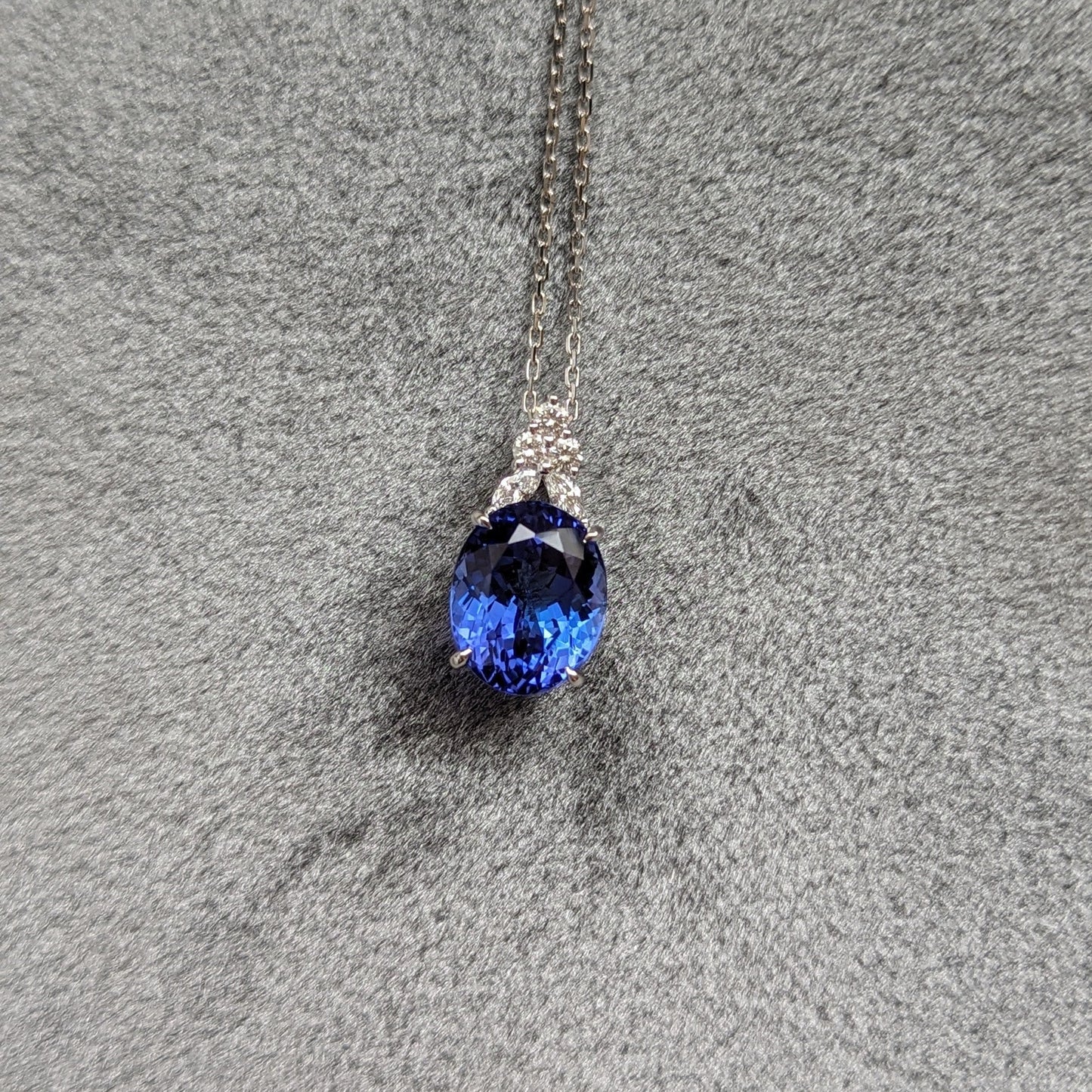 5ct up ラウンドシェイプタンザナイト・お花ネックレス・PT