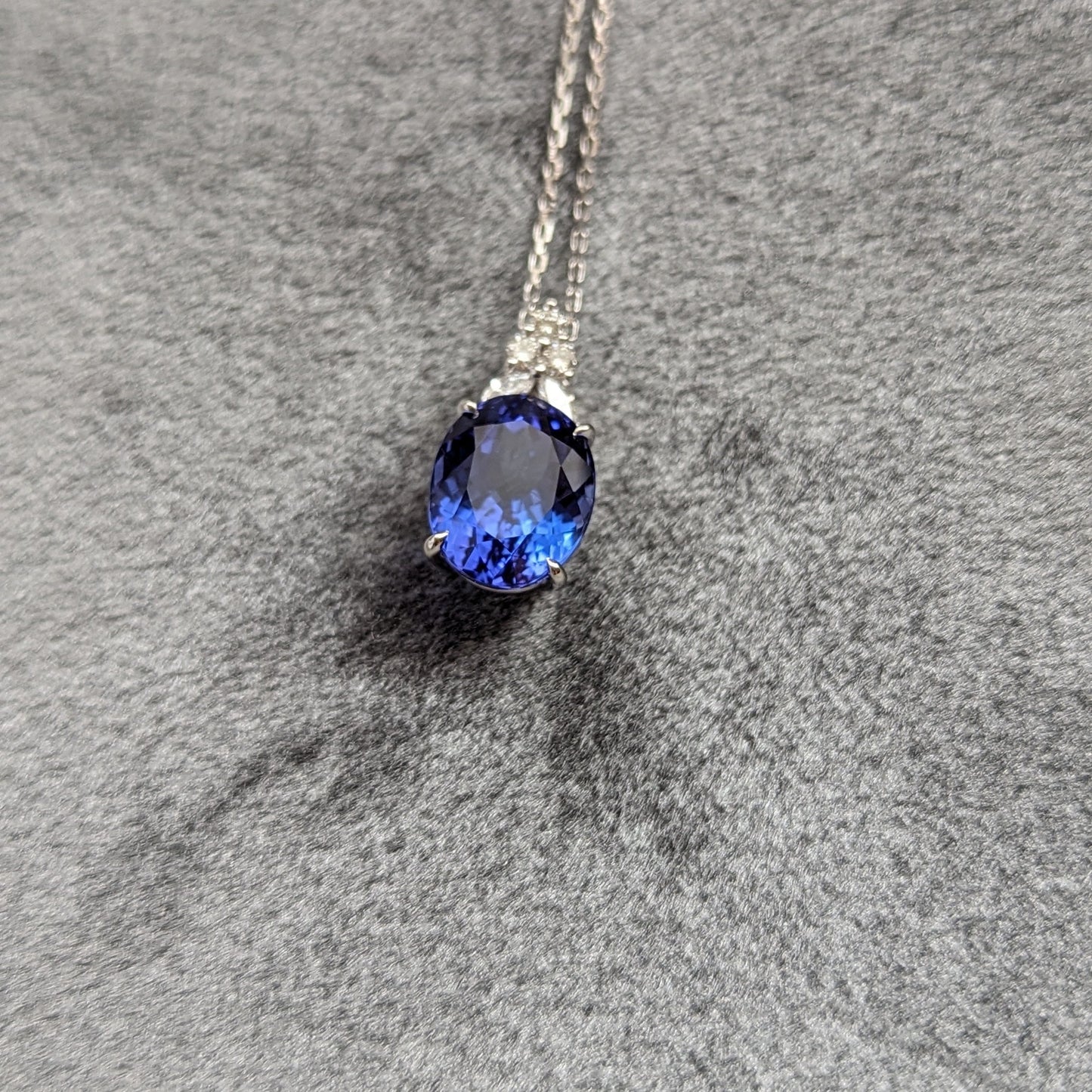 5ct up ラウンドシェイプタンザナイト・お花ネックレス・PT