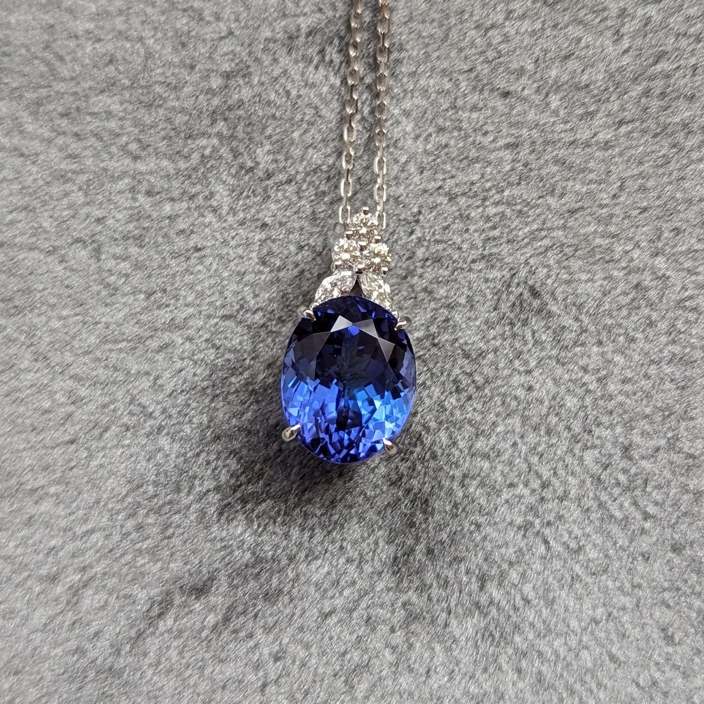 5ct up ラウンドシェイプタンザナイト・お花ネックレス・PT