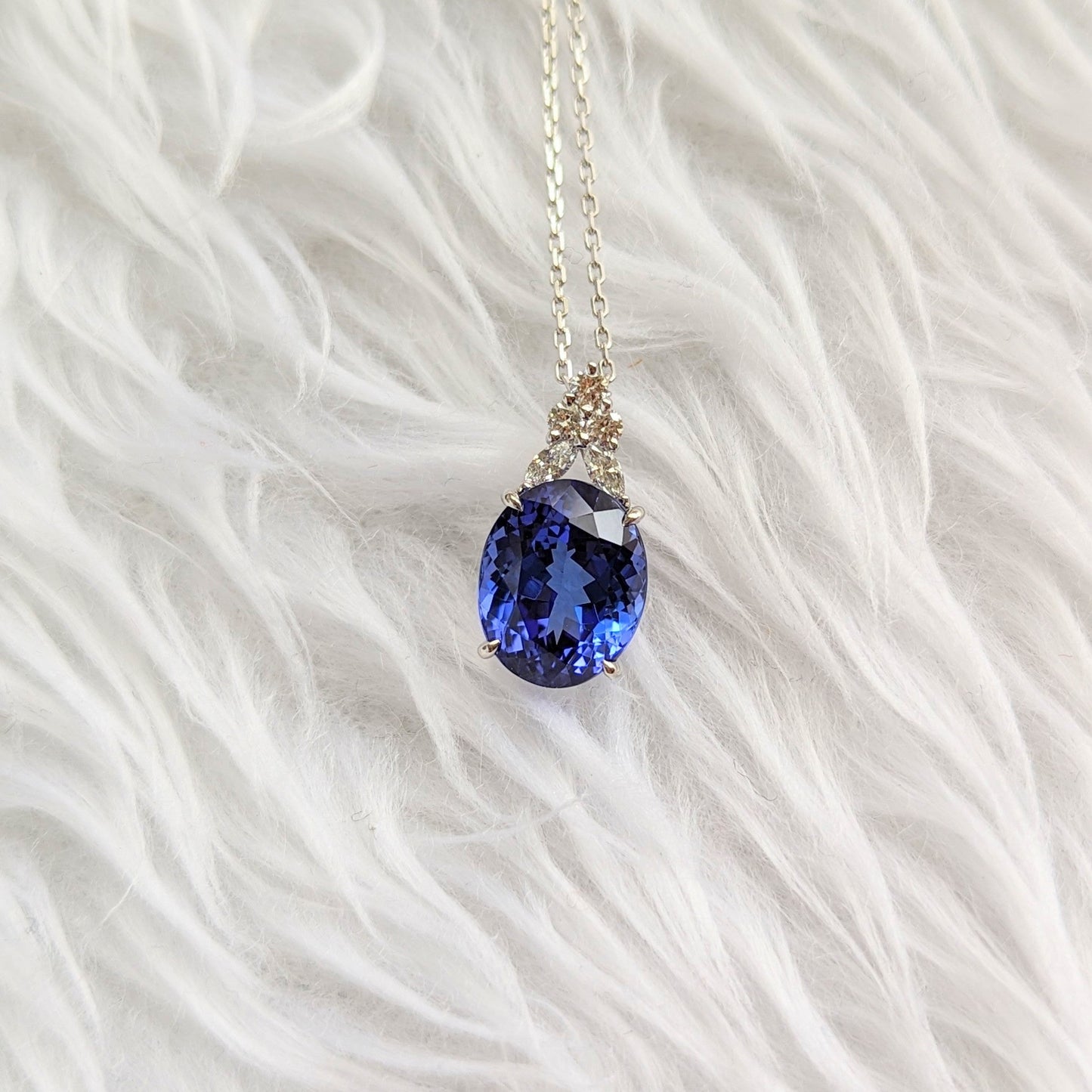 5ct up ラウンドシェイプタンザナイト・お花ネックレス・PT