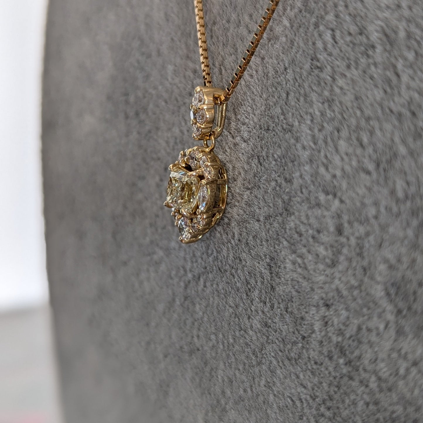 11. Botella YGネックレス ープリンセスカットダイヤモンド 1.012ct + 0.54ct ー