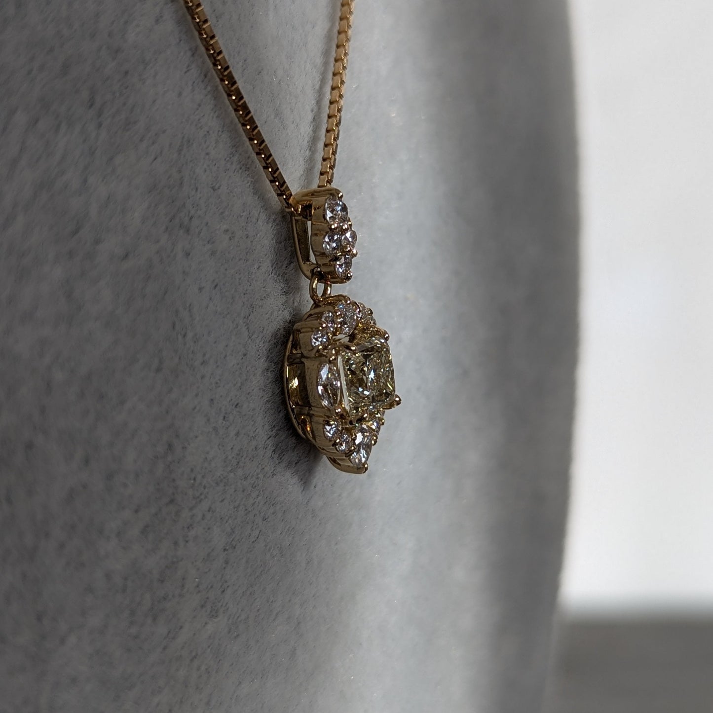 11. Botella YGネックレス ープリンセスカットダイヤモンド 1.012ct + 0.54ct ー