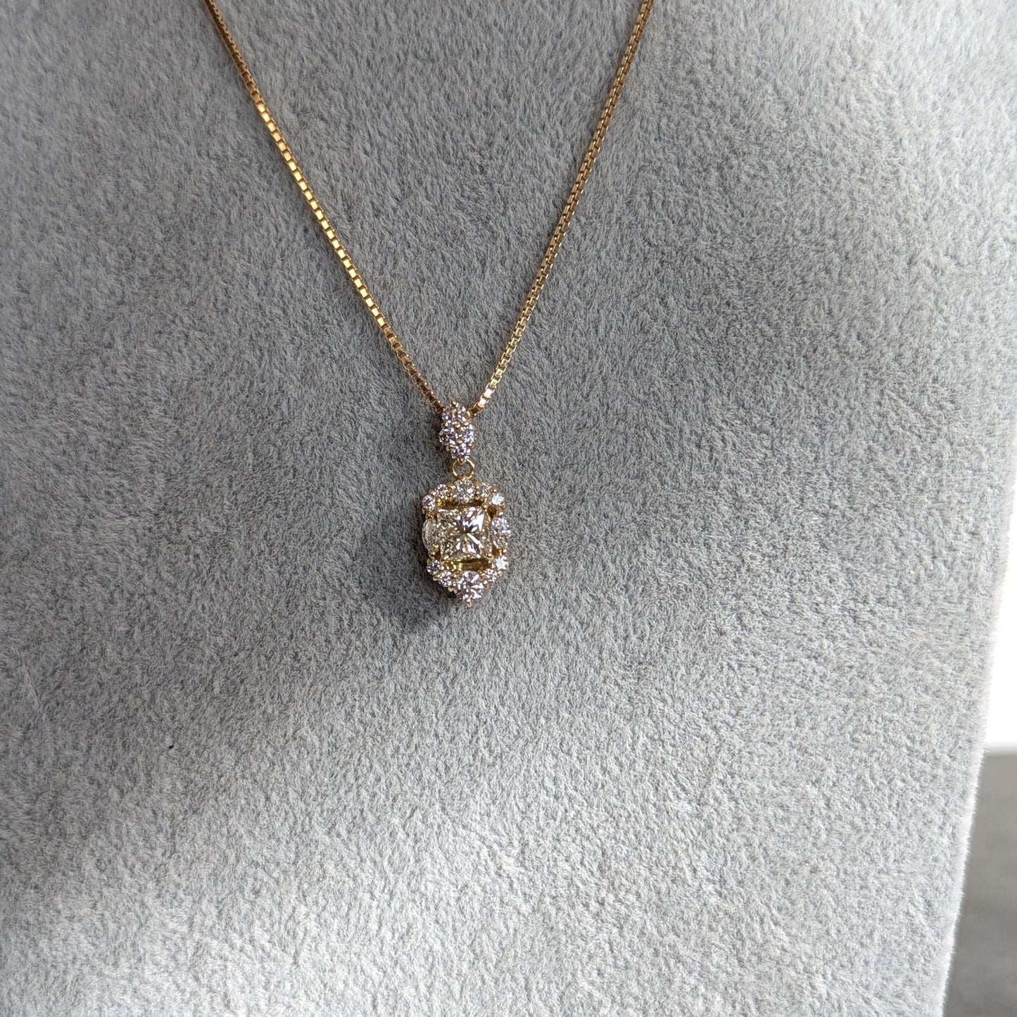 11. Botella YGネックレス ープリンセスカットダイヤモンド 1.012ct + 0.54ct ー
