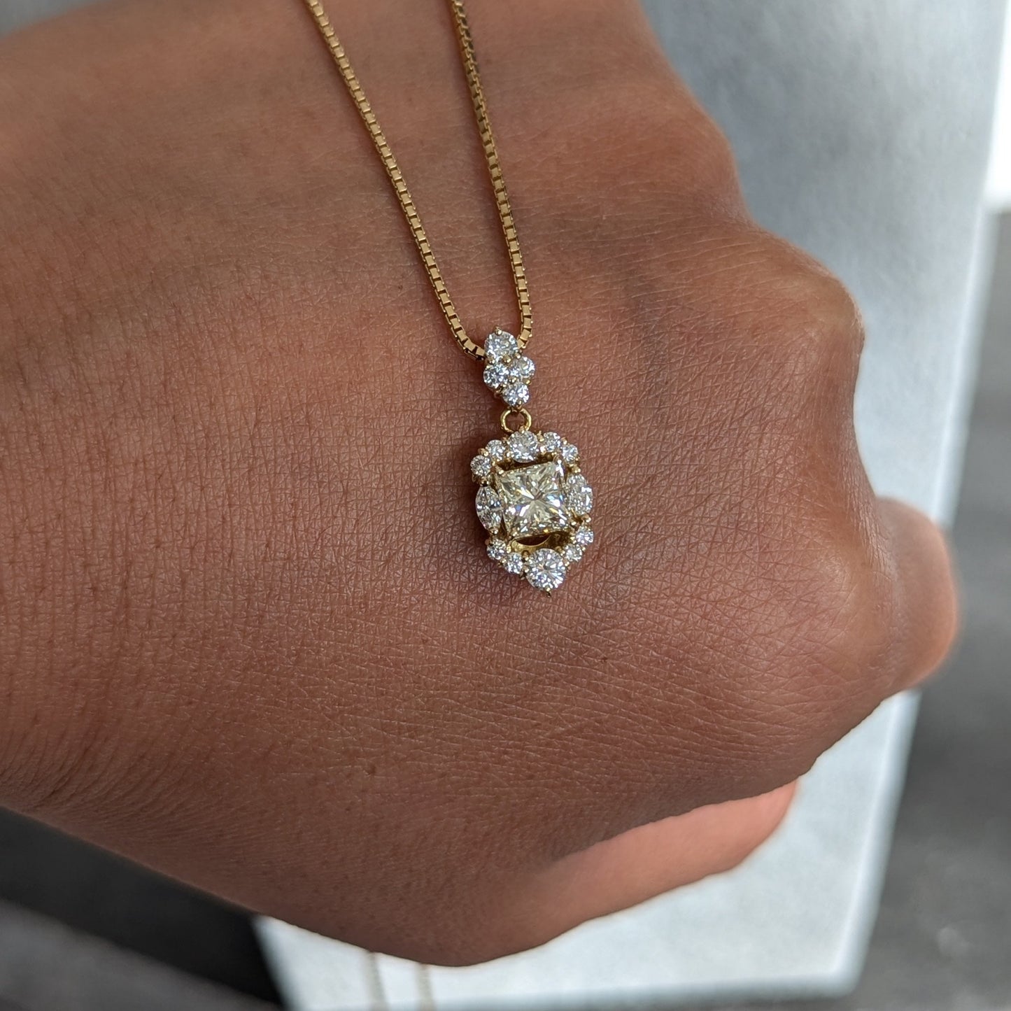 11. Botella YGネックレス ープリンセスカットダイヤモンド 1.012ct + 0.54ct ー