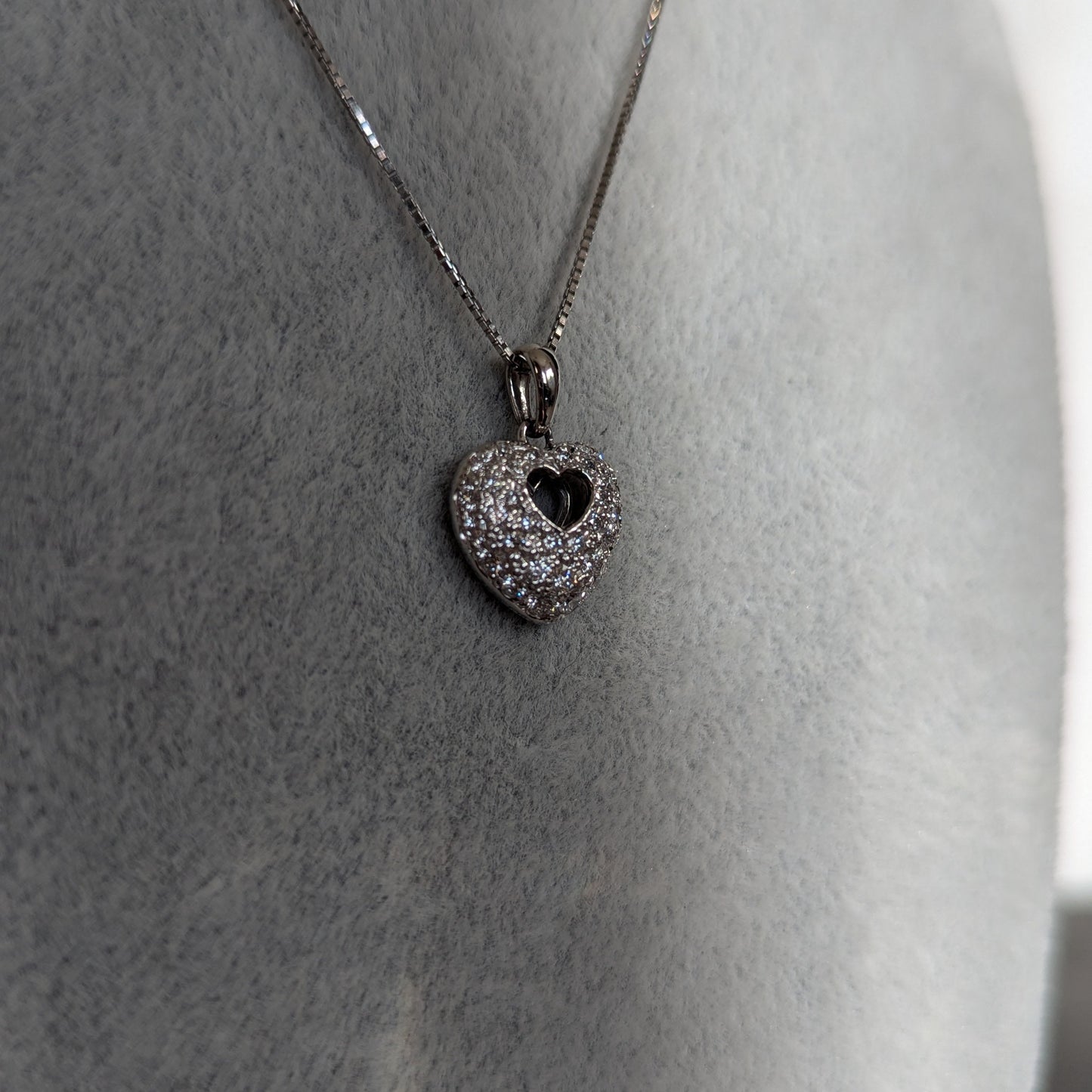 9. 【チャリティ企画】ぷっくりハート♡パヴェPTネックレス 0.51ct