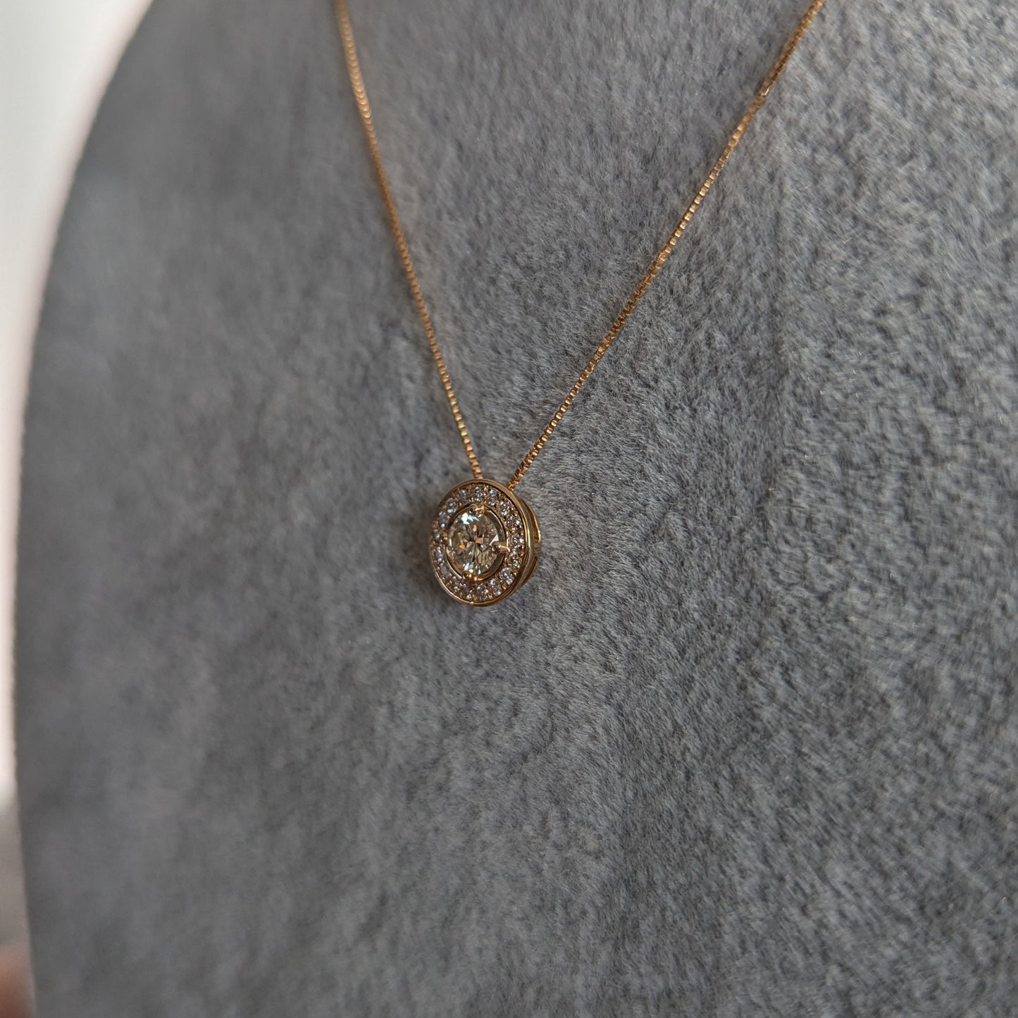 13. サークル YGダイヤモンド取り巻きネックレス 0.306ct + 0.09ct