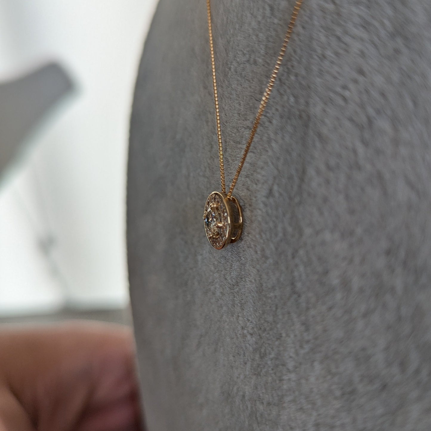 13. サークル YGダイヤモンド取り巻きネックレス 0.306ct + 0.09ct