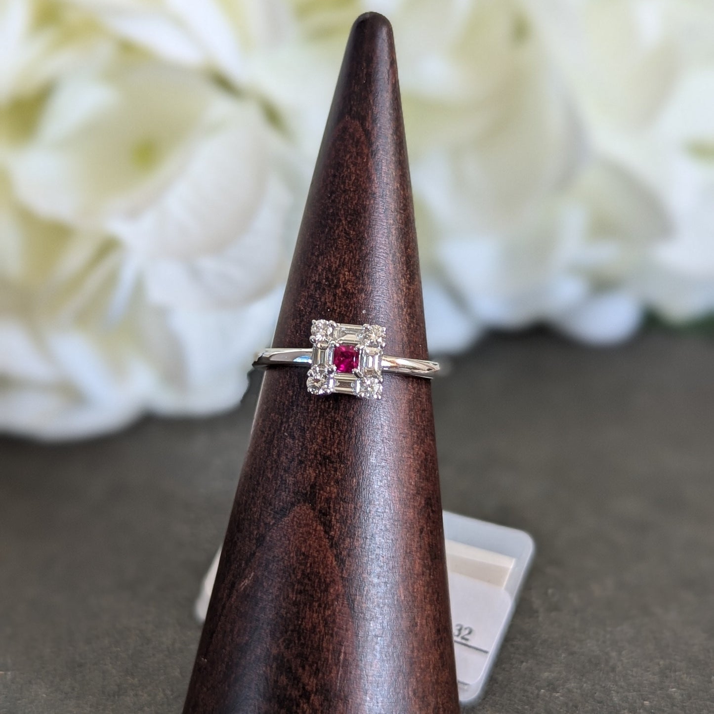 スクエアリング・ミニ PT・ルビー0.09ct x ダイヤモンド0.32ct