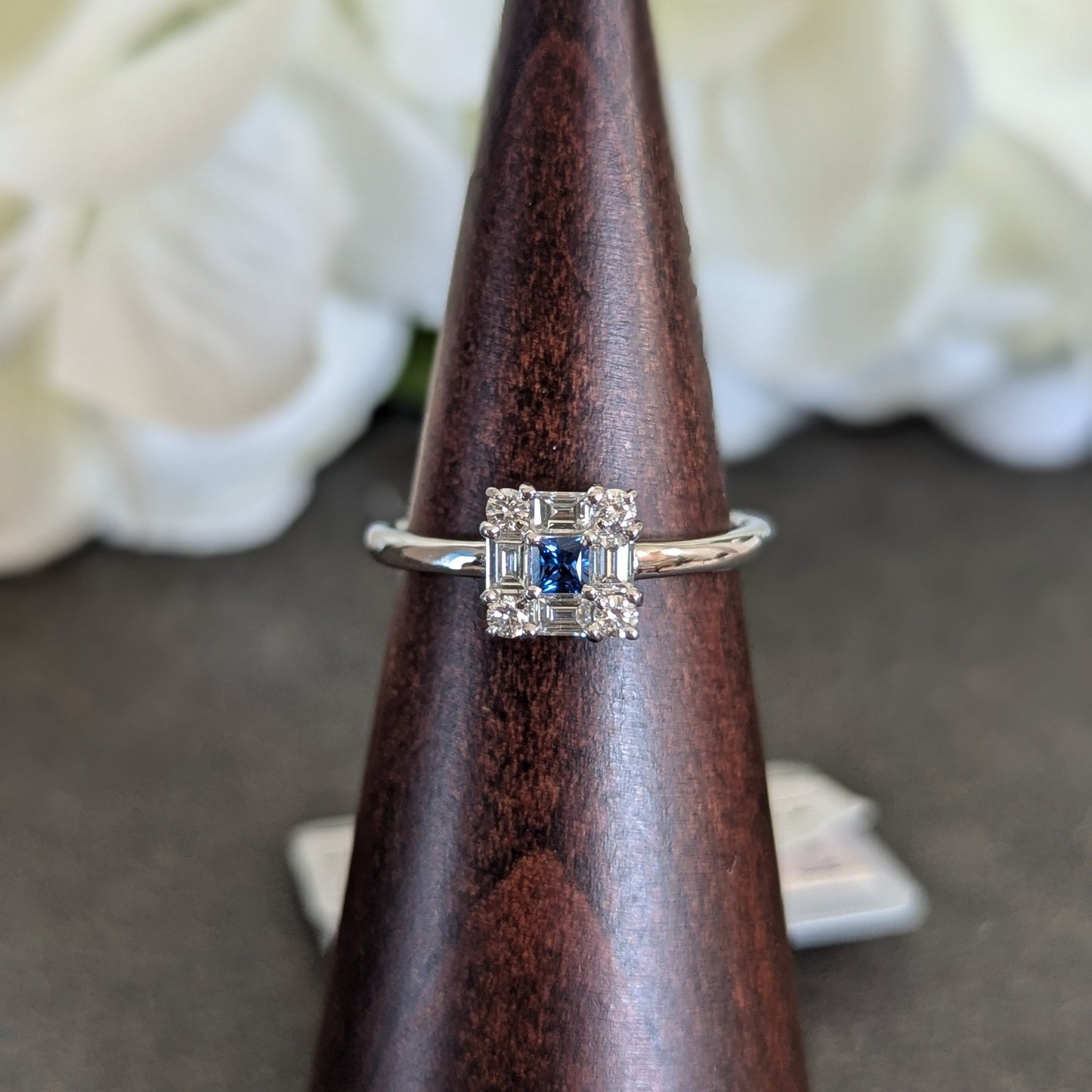 スクエアリングミニ PT・サファイア0.11ct x ダイヤモンド0.32ct