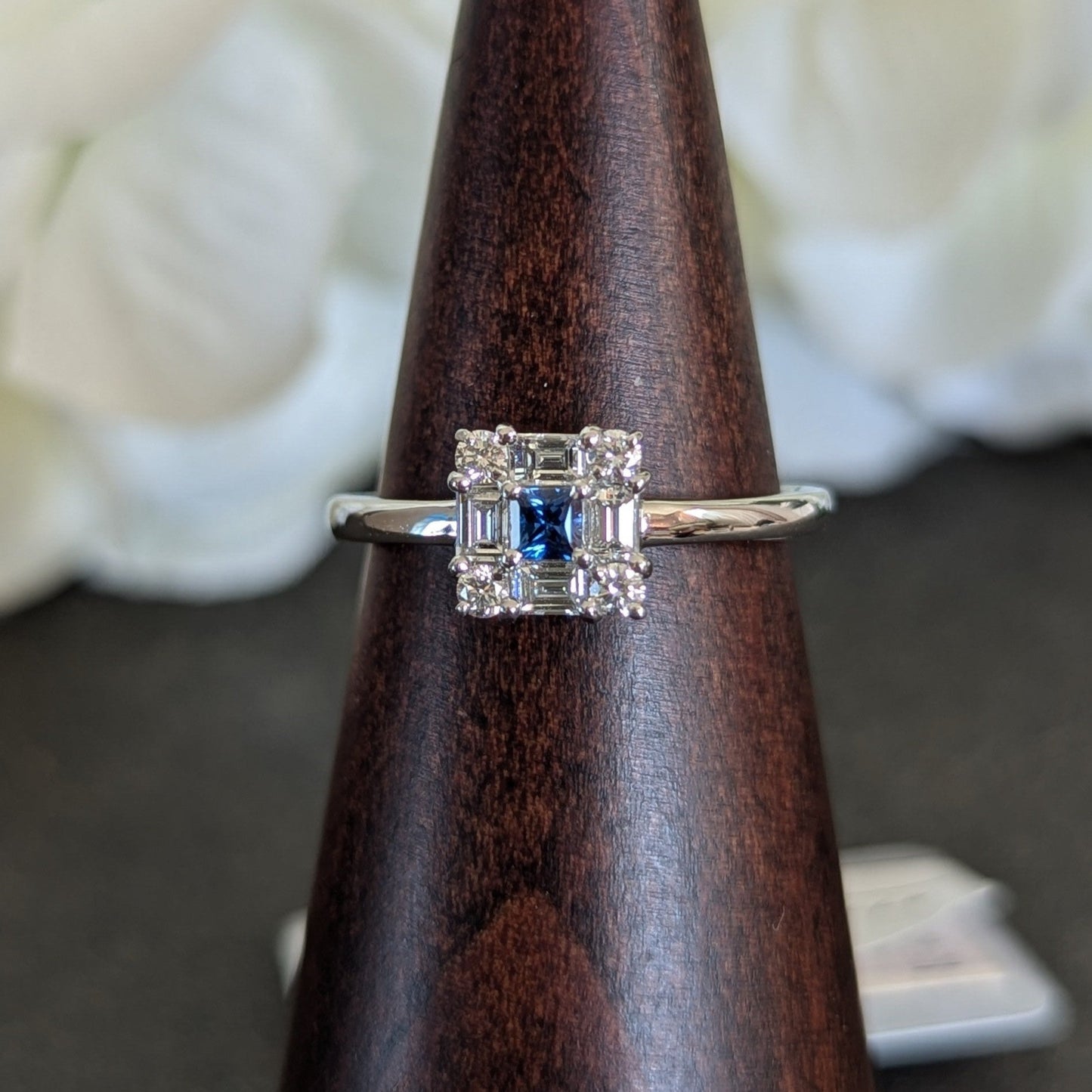 スクエアリングミニ PT・サファイア0.11ct x ダイヤモンド0.32ct