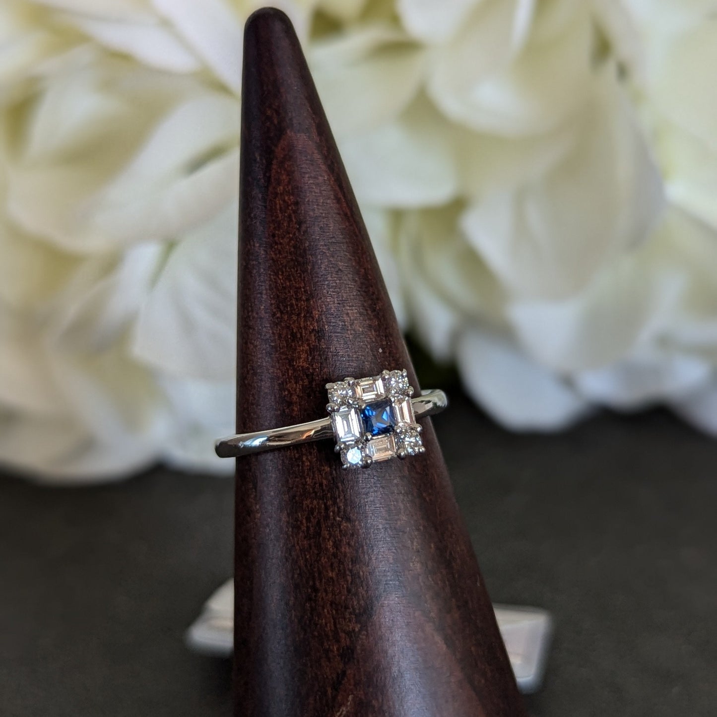 スクエアリングミニ PT・サファイア0.11ct x ダイヤモンド0.32ct