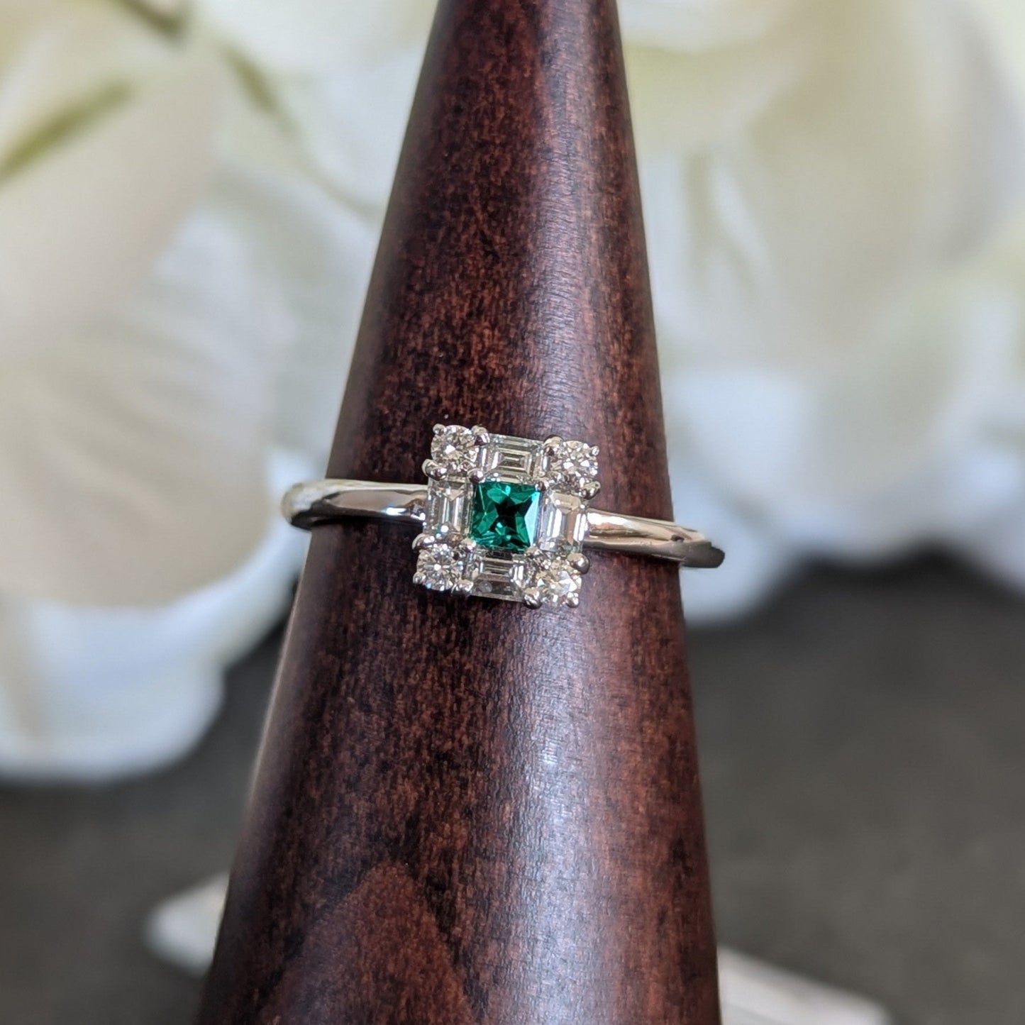 スクエアリングミニ PT・エメラルド0.07ct x ダイヤモンド0.32ct