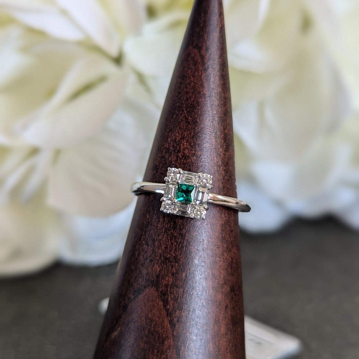 スクエアリングミニ PT・エメラルド0.07ct x ダイヤモンド0.32ct