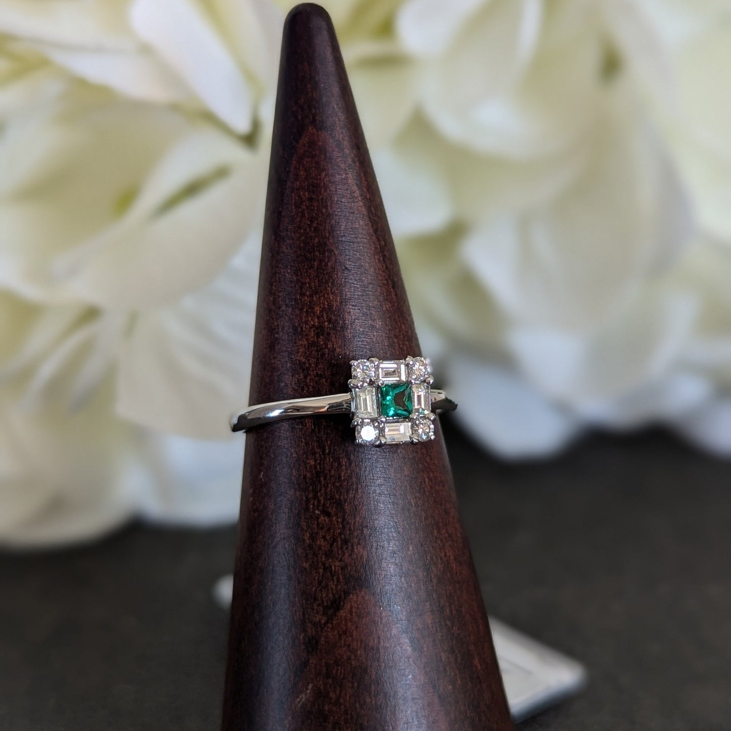 スクエアリングミニ PT・エメラルド0.07ct x ダイヤモンド0.32ct