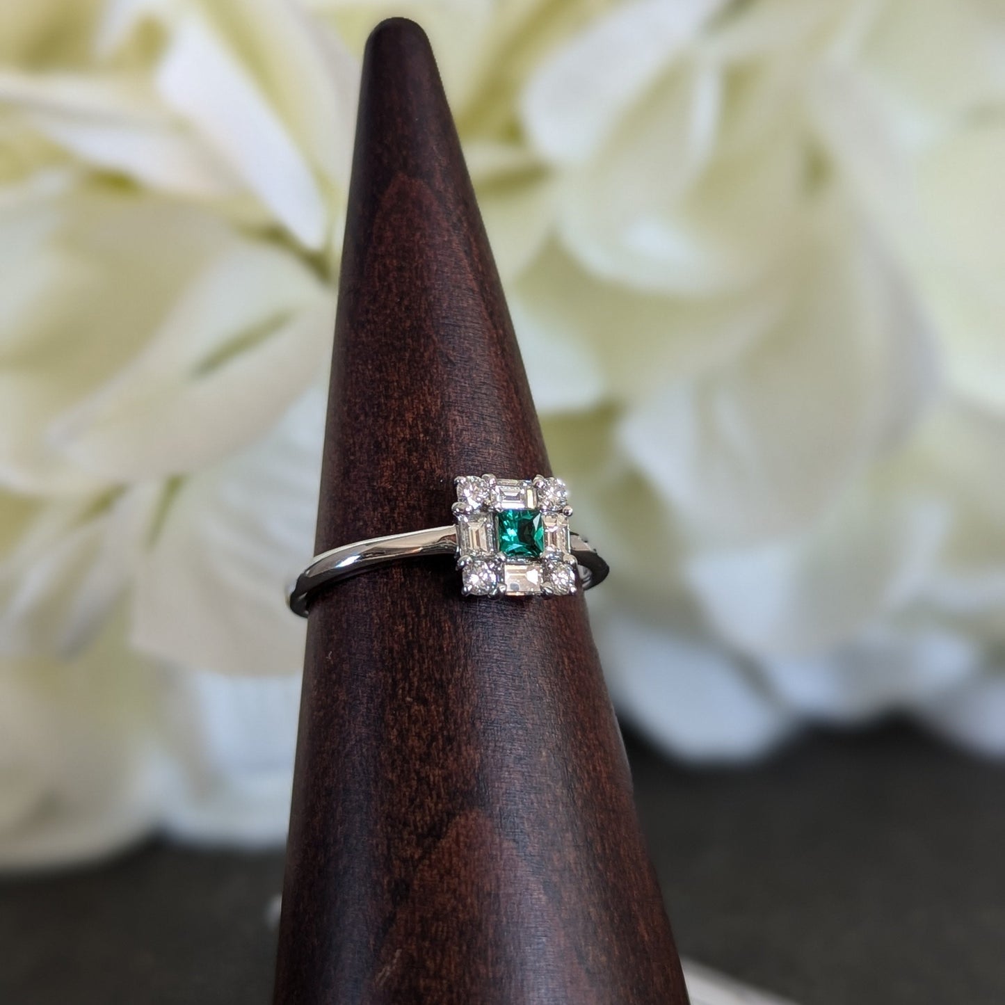スクエアリングミニ PT・エメラルド0.07ct x ダイヤモンド0.32ct