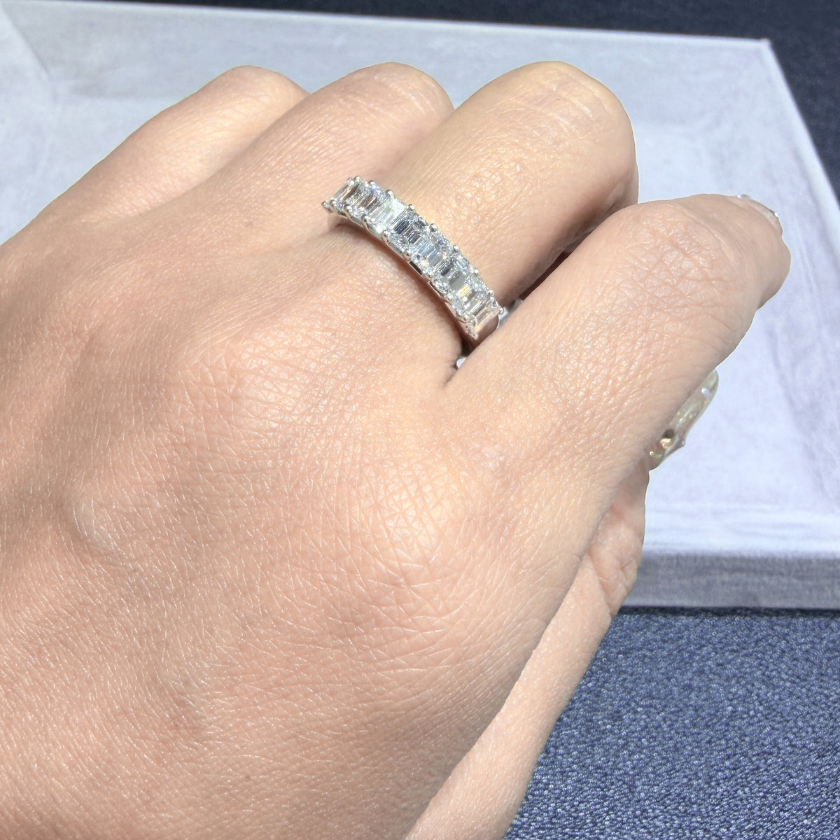 9石エメラルドカット 1.75ct ハーフエタニティリング