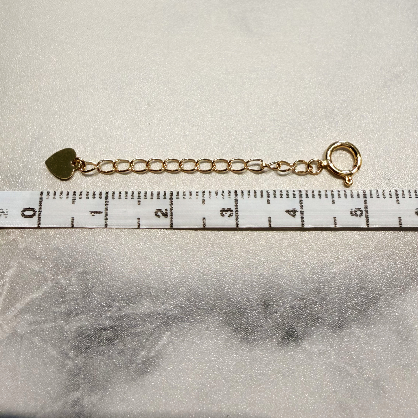 エンドパーツと引き輪も含めて5cmです。