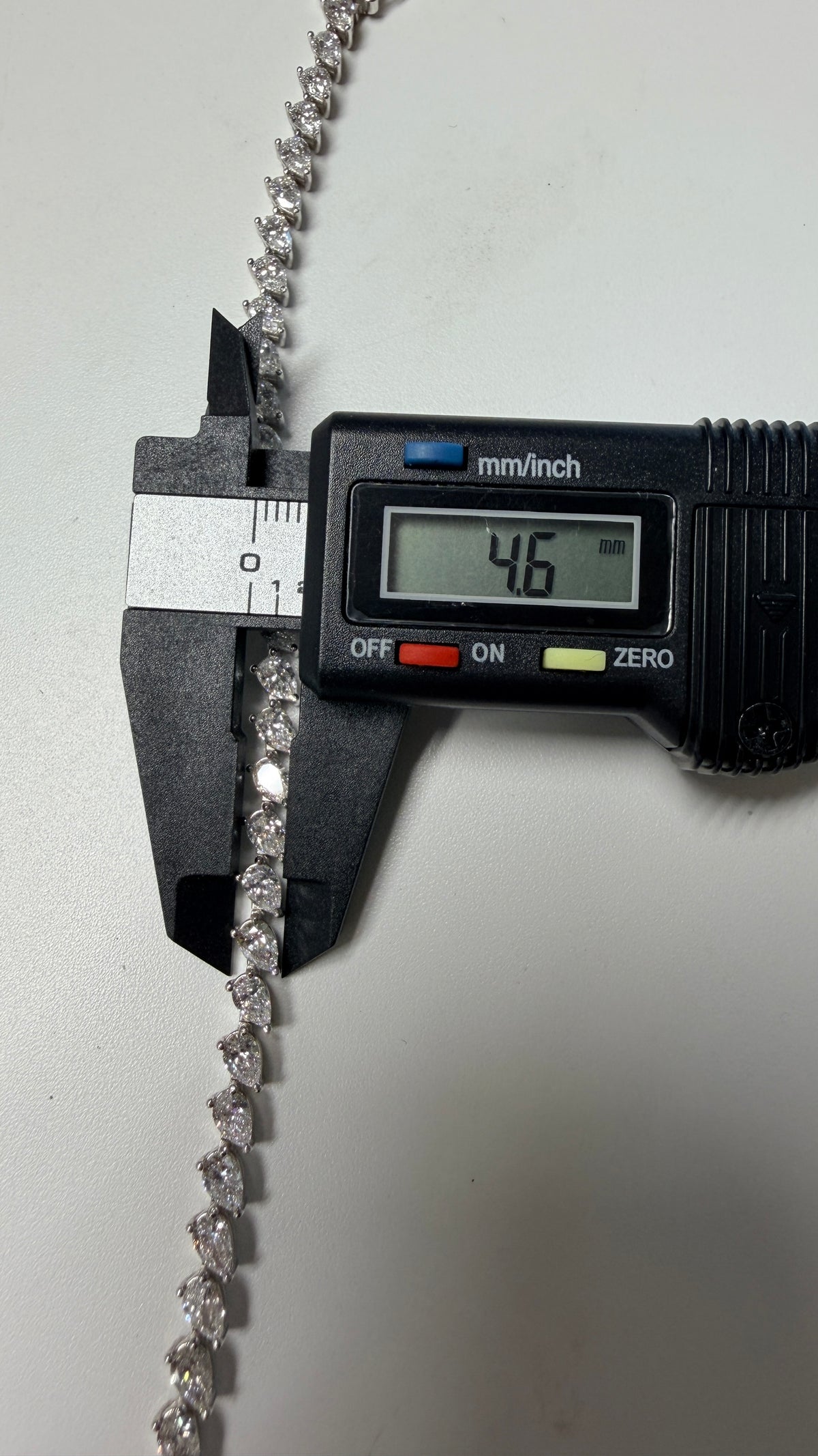 ③ペアシェイプ ブレスレット（6.89ct）