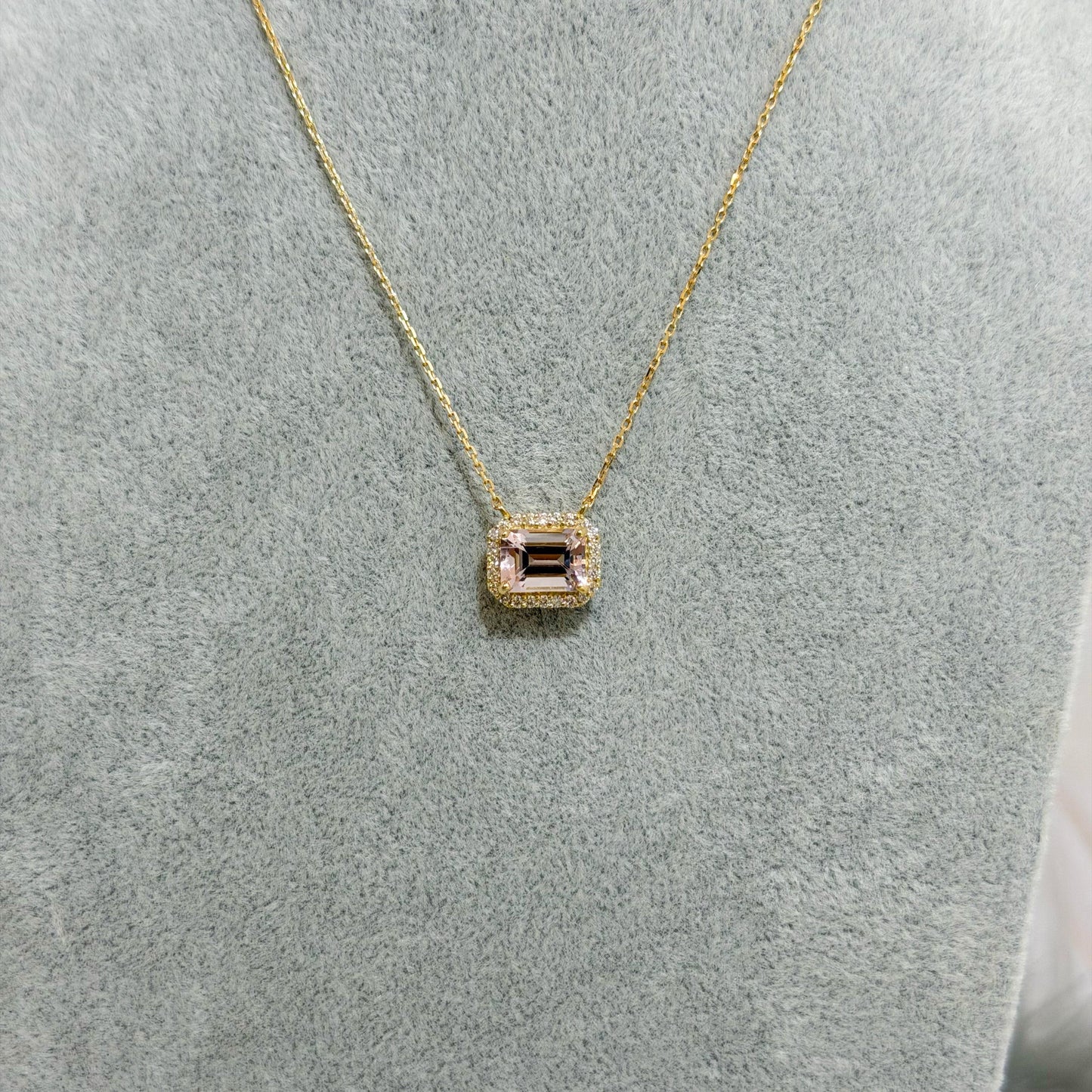 YGモルガナイトネックレス