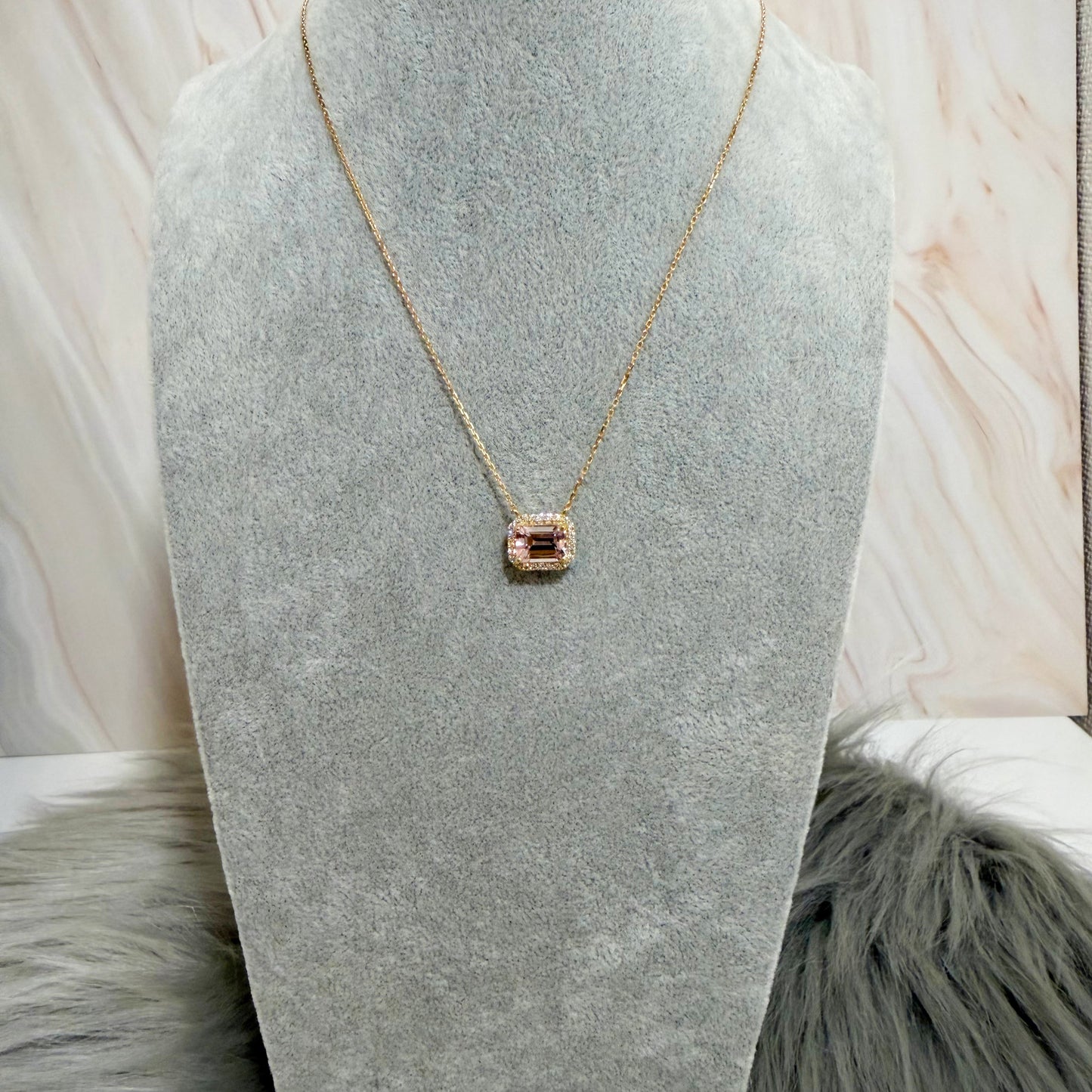 YGモルガナイトネックレス