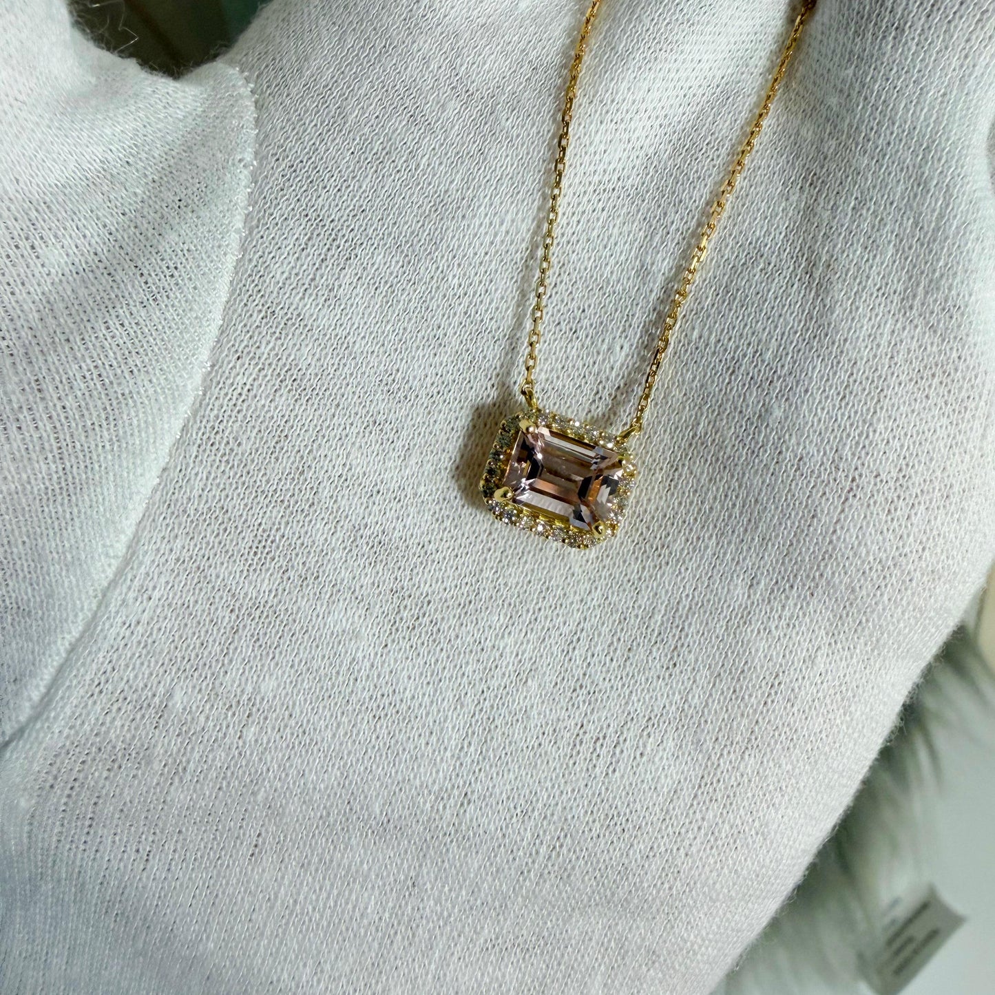 YGモルガナイトネックレス