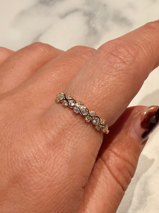 15. YG ダイヤモントハーフエタニティリング ハイジ