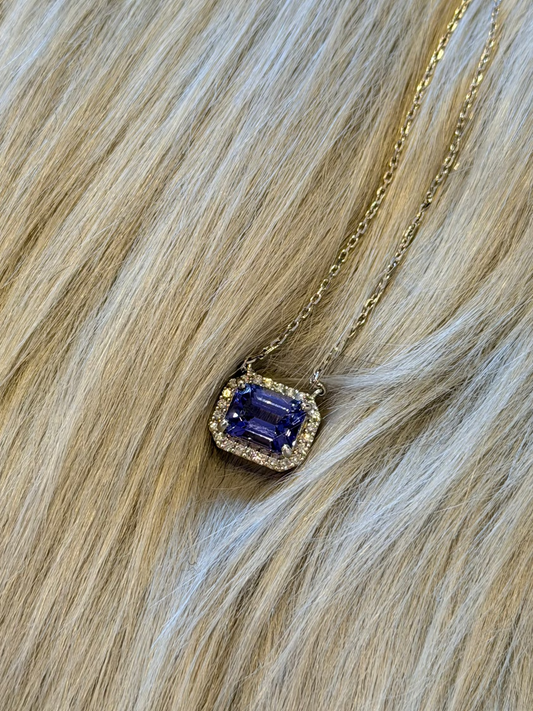 21. PTタンザナイト エメラルドカット ネックレス