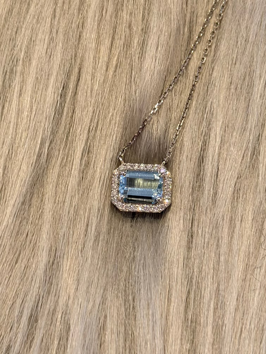 20. PT アクアマリン エメラルドカットネックレス