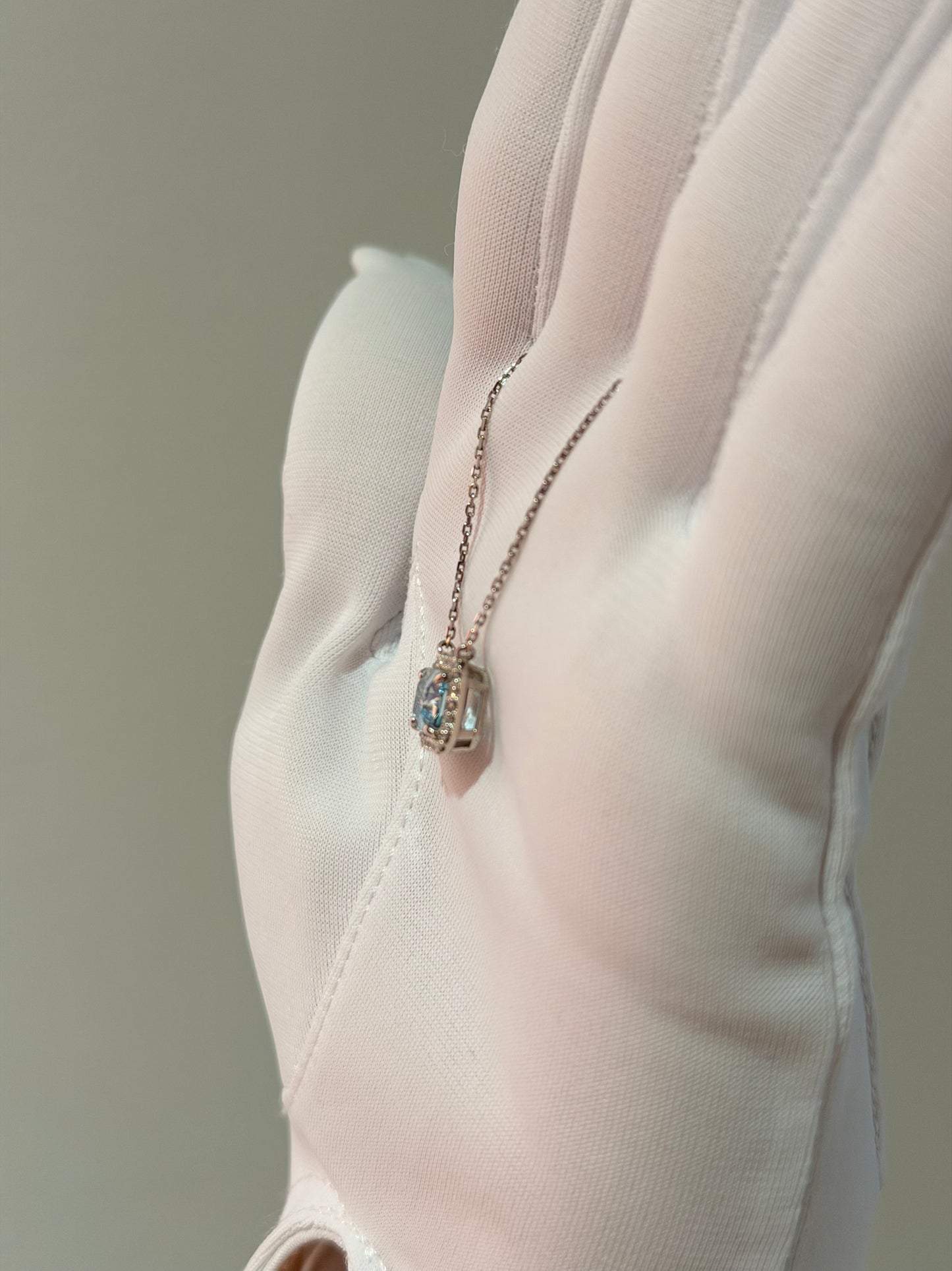 20. PT アクアマリン エメラルドカットネックレス