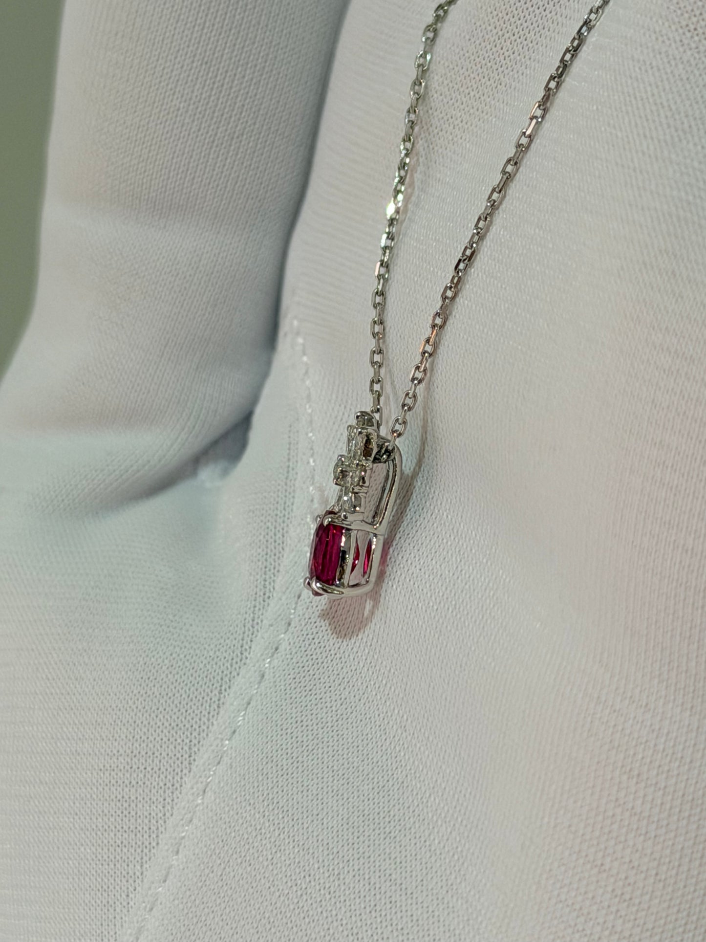 24. PT ルビーネックレス