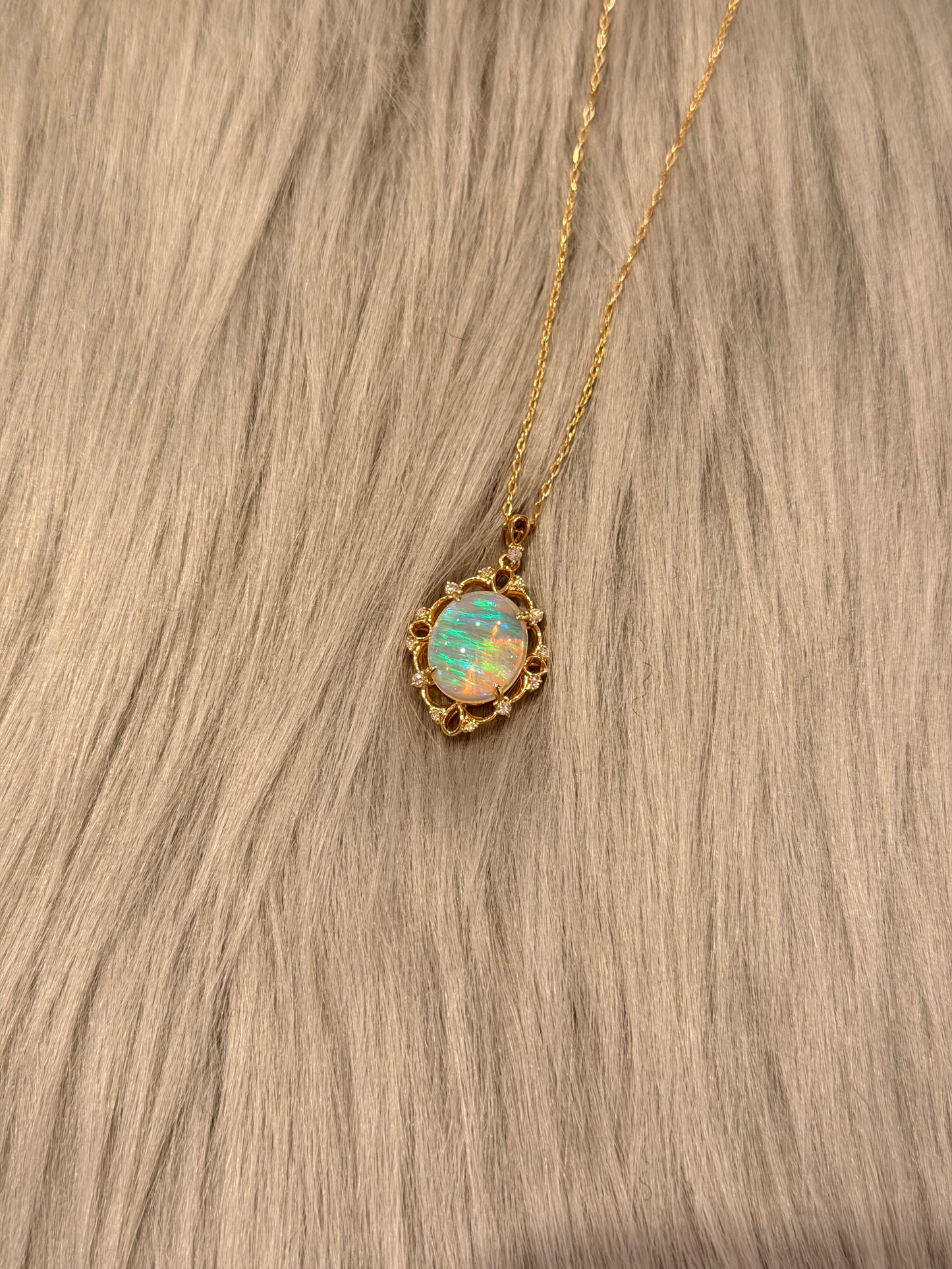 26. オパールネックレス