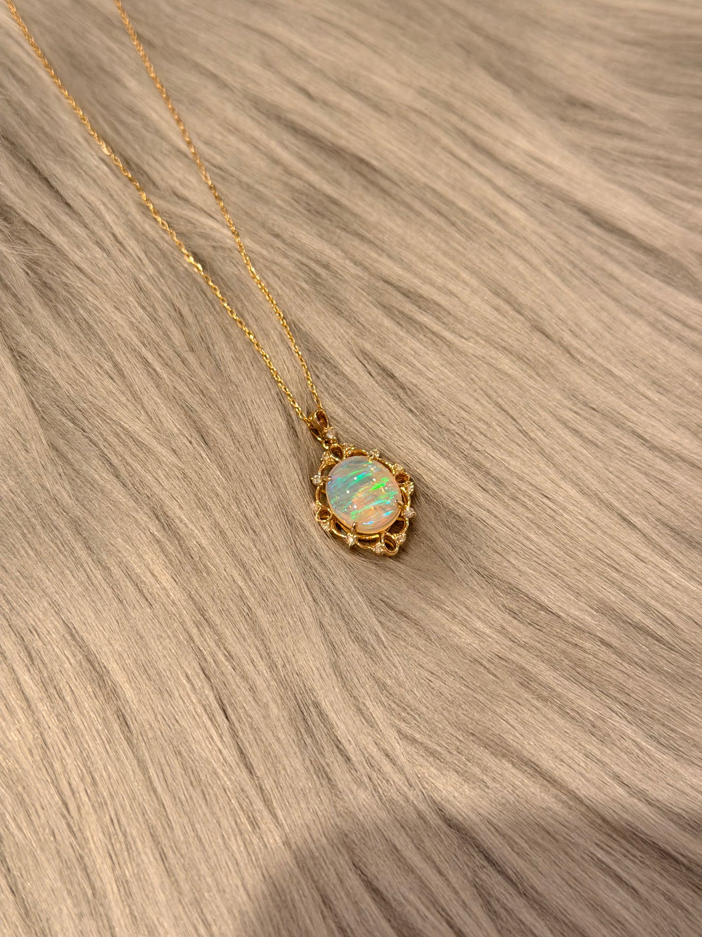 26. オパールネックレス