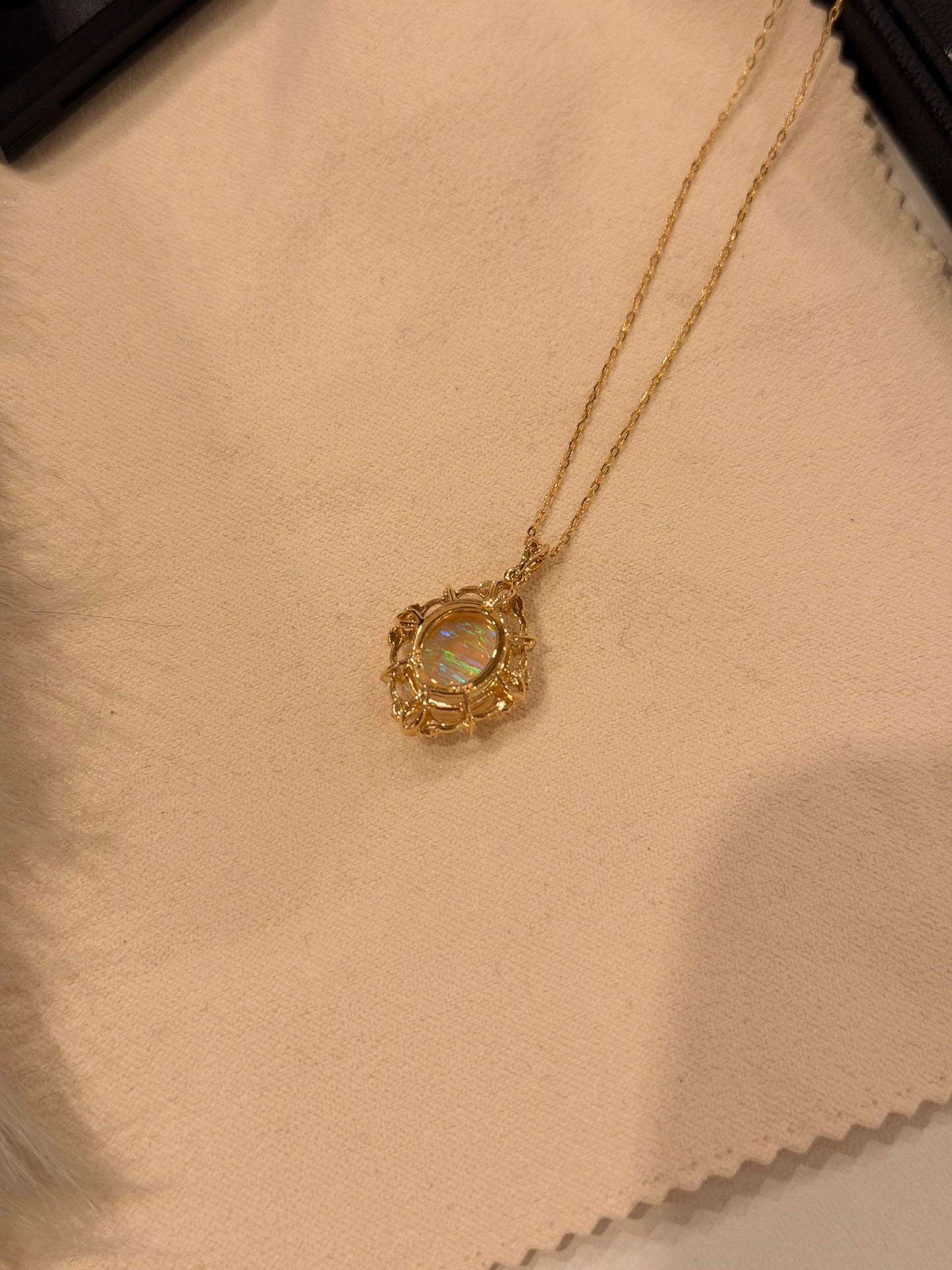 26. オパールネックレス