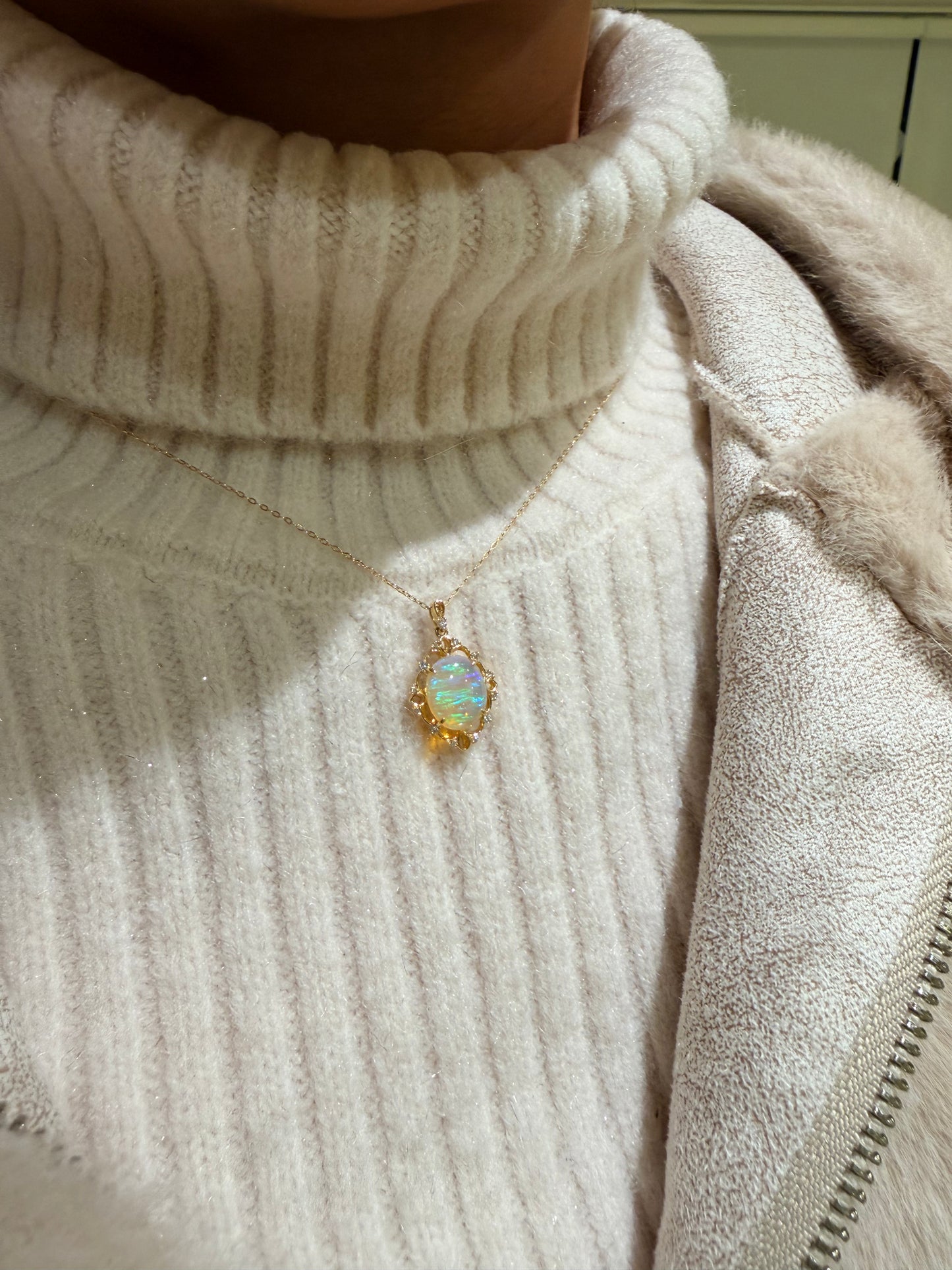 26. オパールネックレス