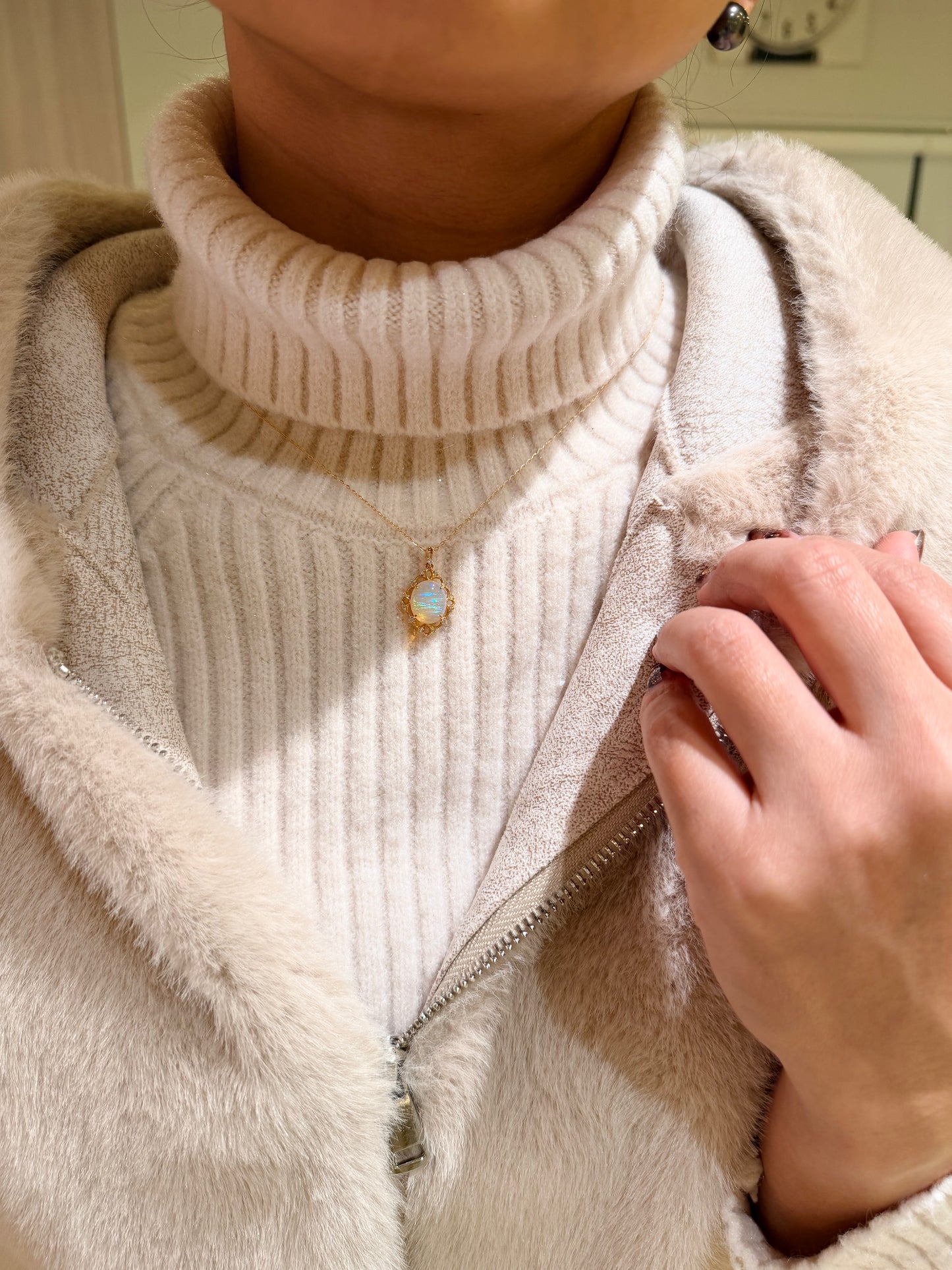 26. オパールネックレス