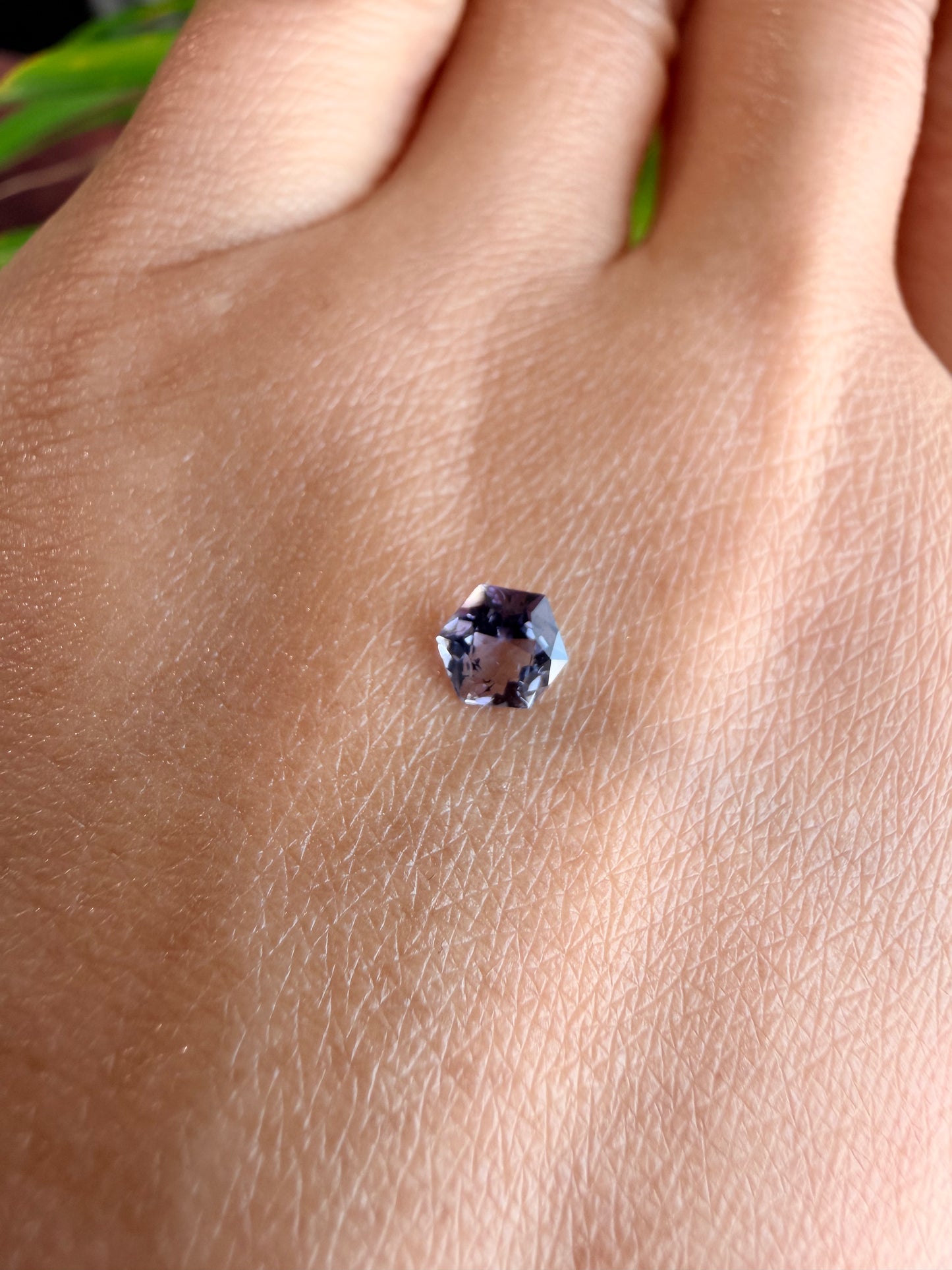 【ヘキサゴンカット③】天然　スピネル　約0.435ct