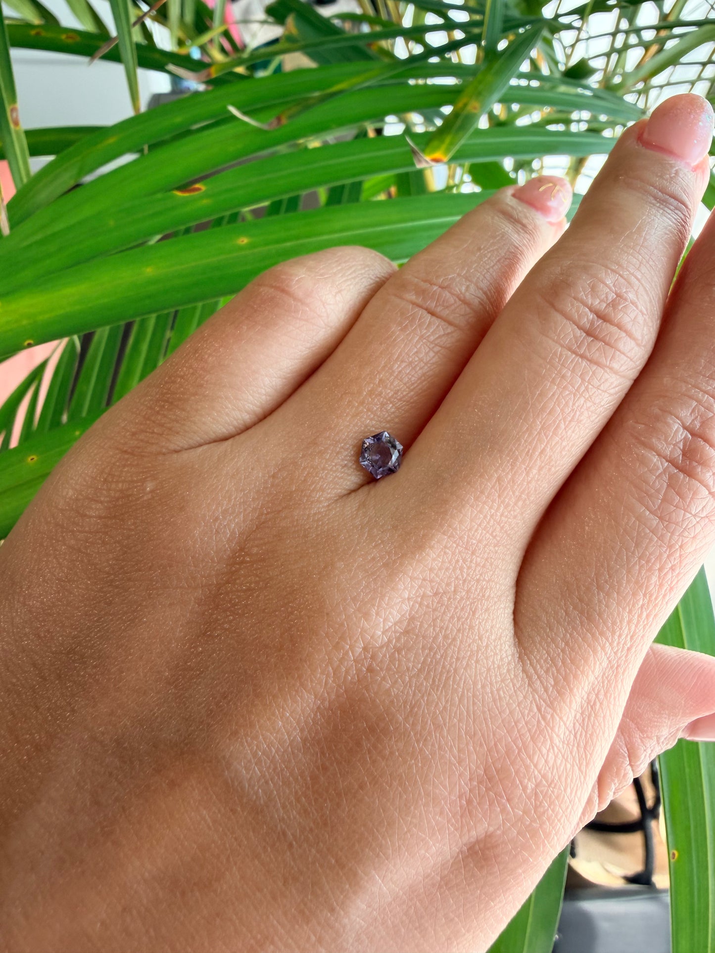 【ヘキサゴンカット③】天然　スピネル　約0.435ct