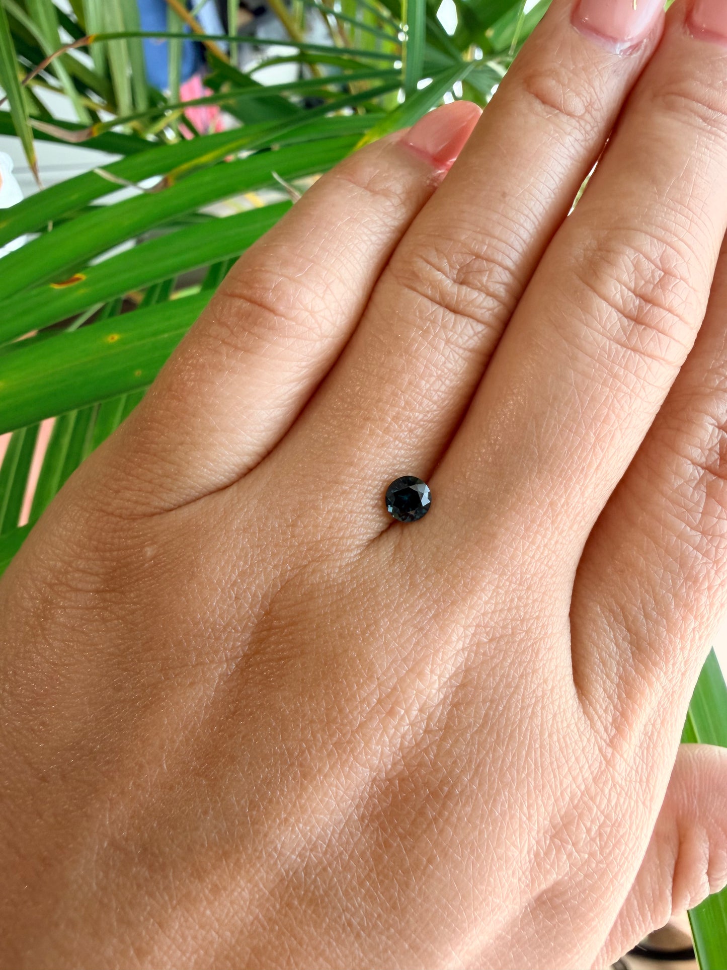 【ラウンドカット④】天然　スピネル　約0.435ct