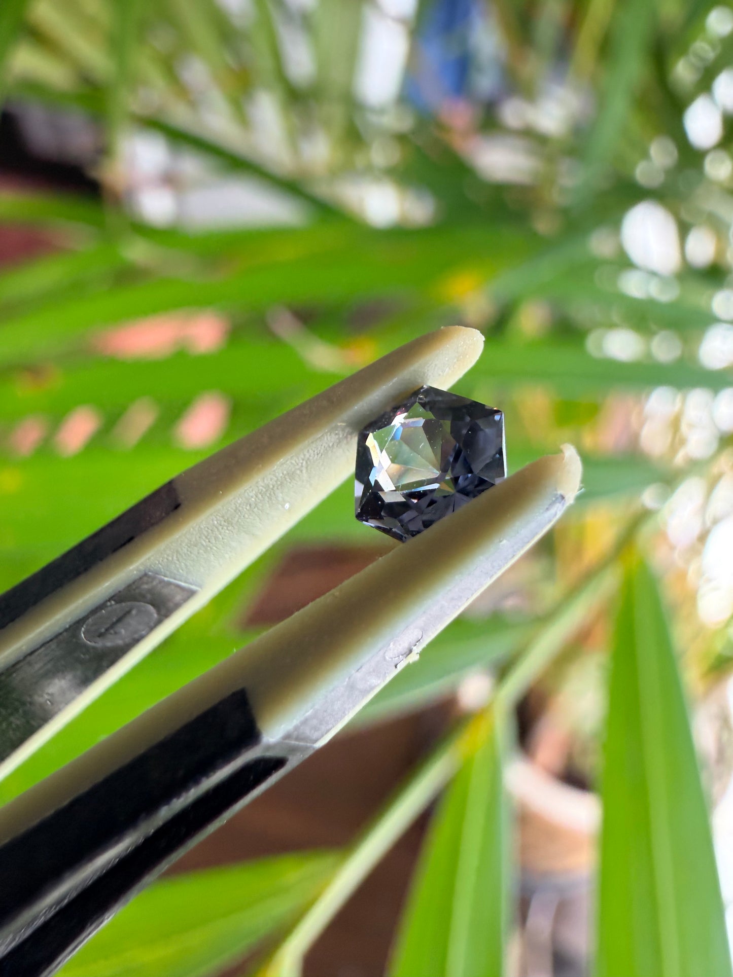 【ヘキサゴンカット⑤】天然　スピネル　約0.525ct